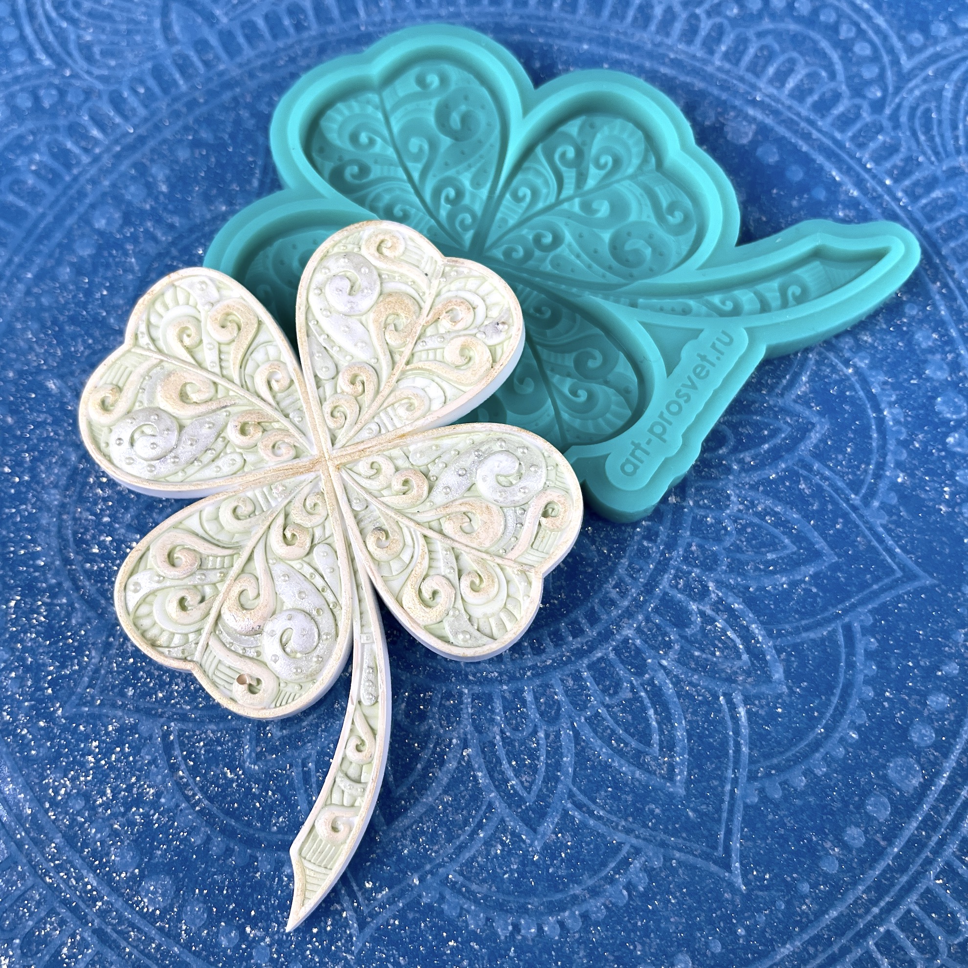 Молд "Четырёхлистный клевер с этническим узором" (M)