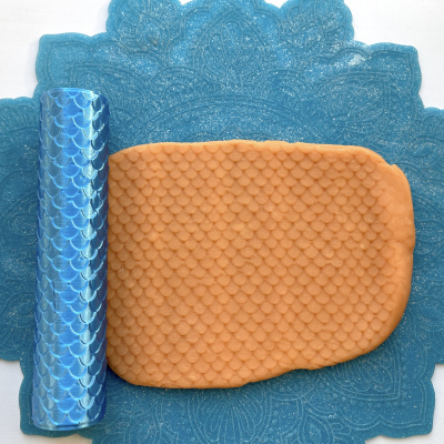 Текстурный ролик (скалка) "Чешуя, черепица" (L), площадь 140x100 мм