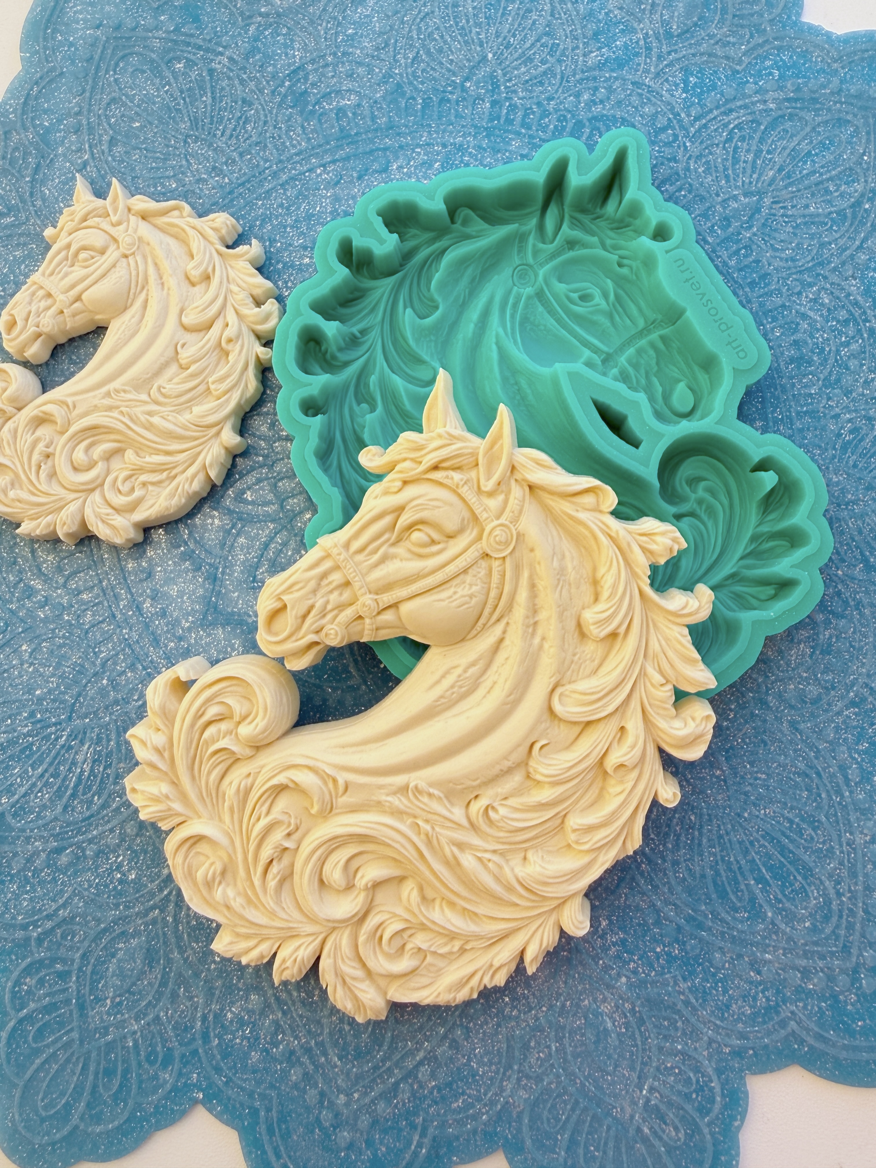 Молд "Лошадь в узорах" утолщенный (L)