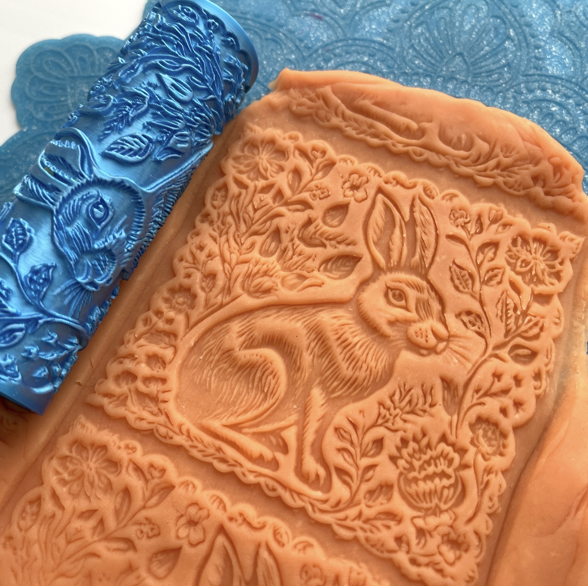 Текстурный ролик (скалка) "Заяц 2" (L) OUT, площадь 100x100 мм