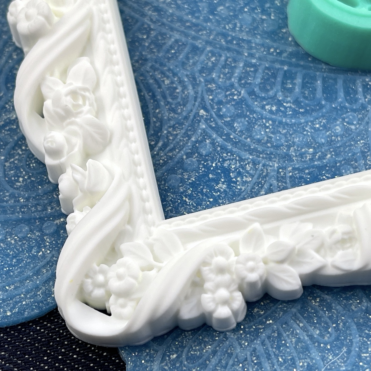 Молд рамка "С розами в лентах" (XL)