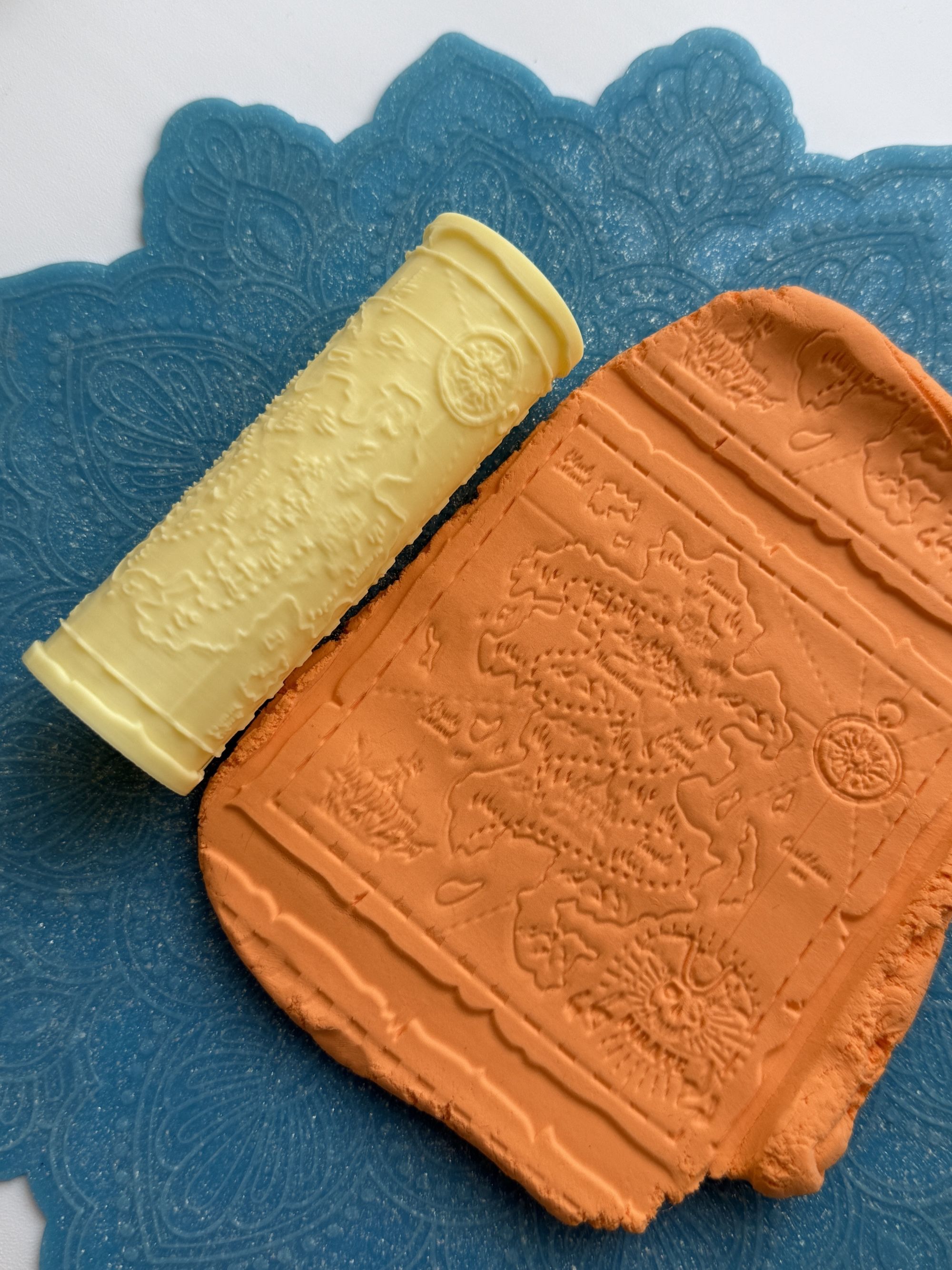 Текстурный ролик (скалка) "Пиратская карта сокровищ" (L), площадь 100x100 мм