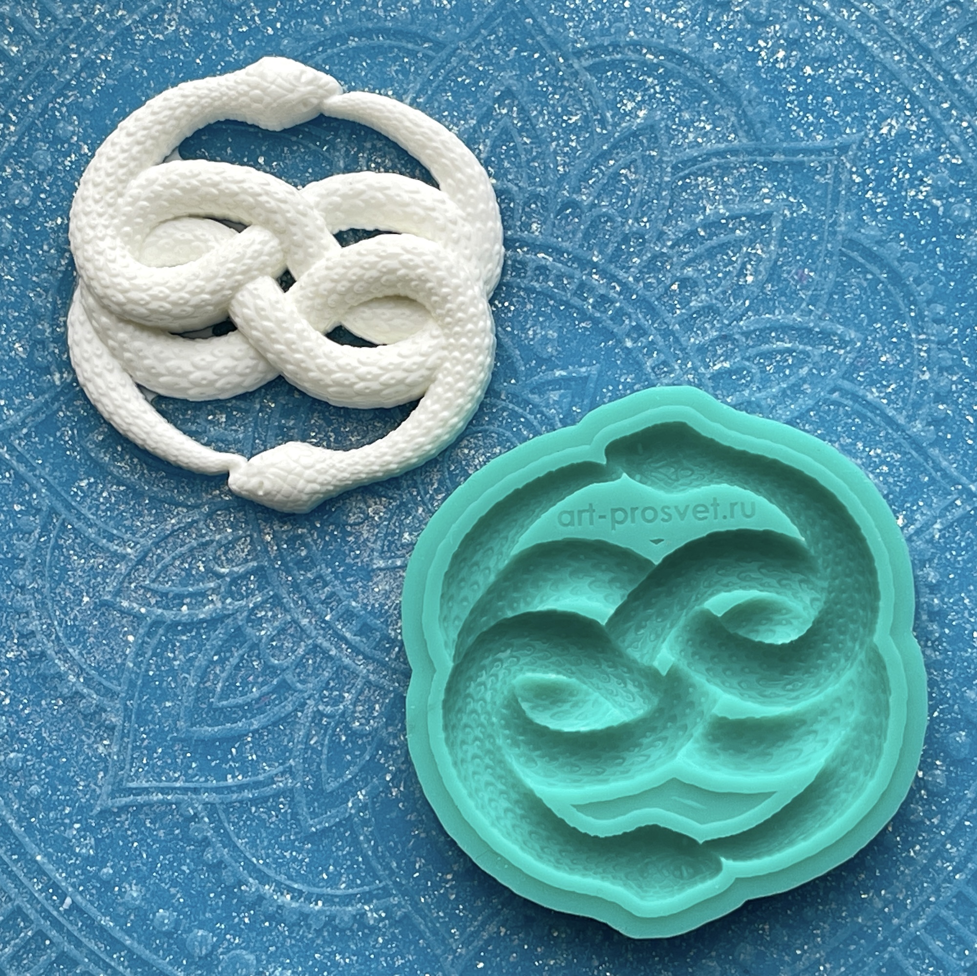 Молд "Сплетенные змеи в форме знака бесконечности" (S)