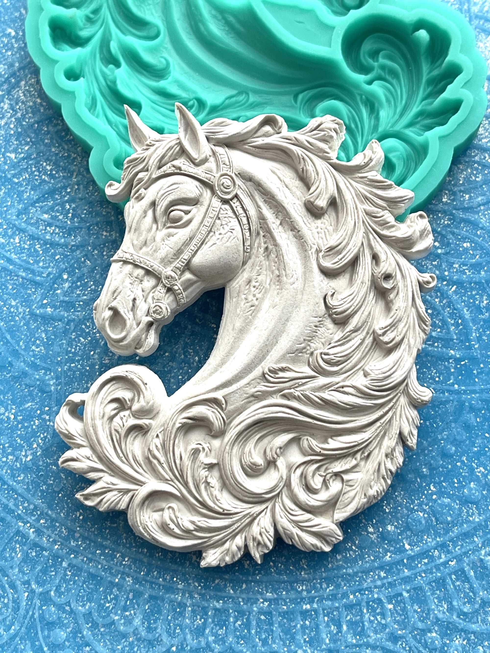 Молд "Лошадь в узорах" (M)