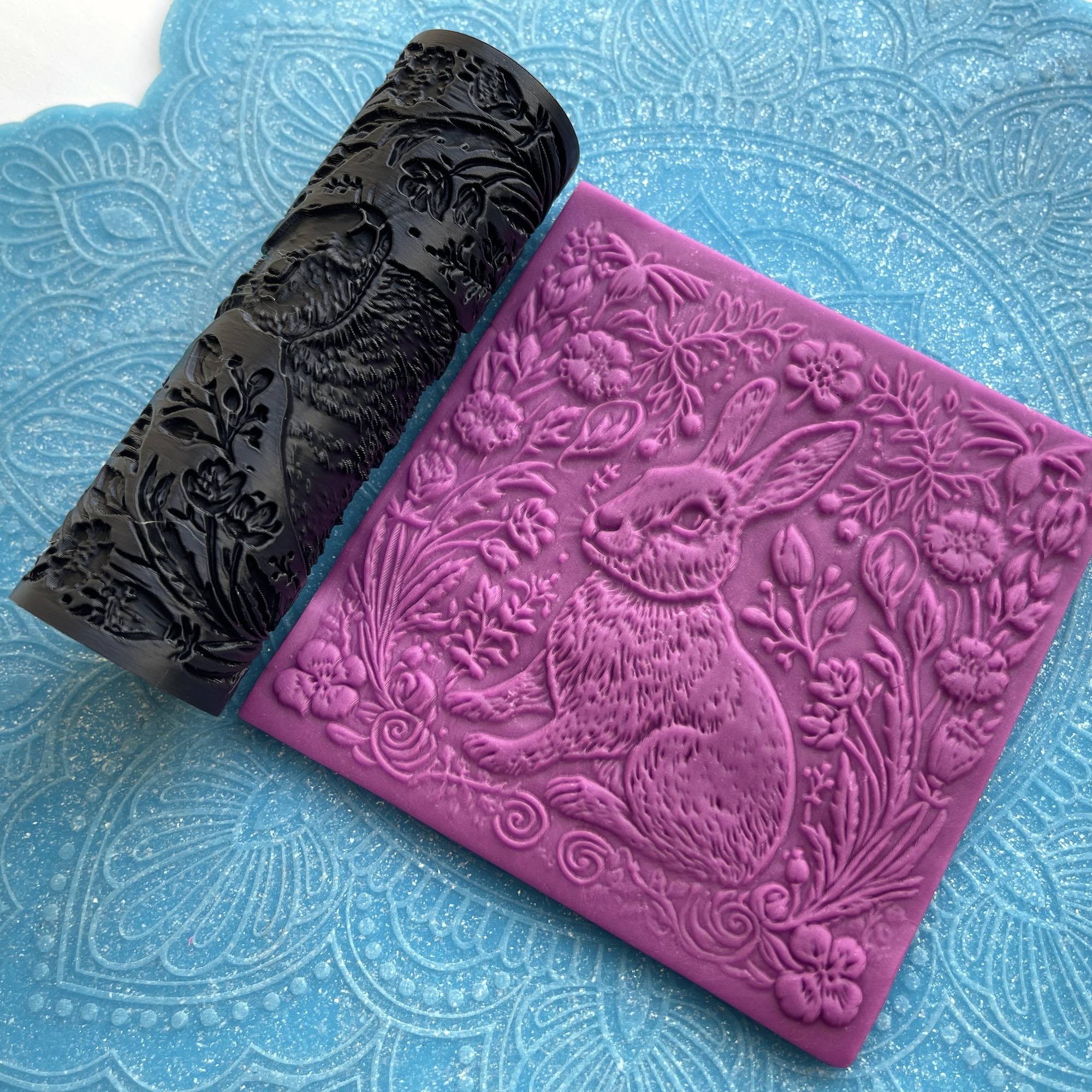 Текстурный ролик (скалка) "Заяц 1" (L) OUT, площадь 100x100 мм