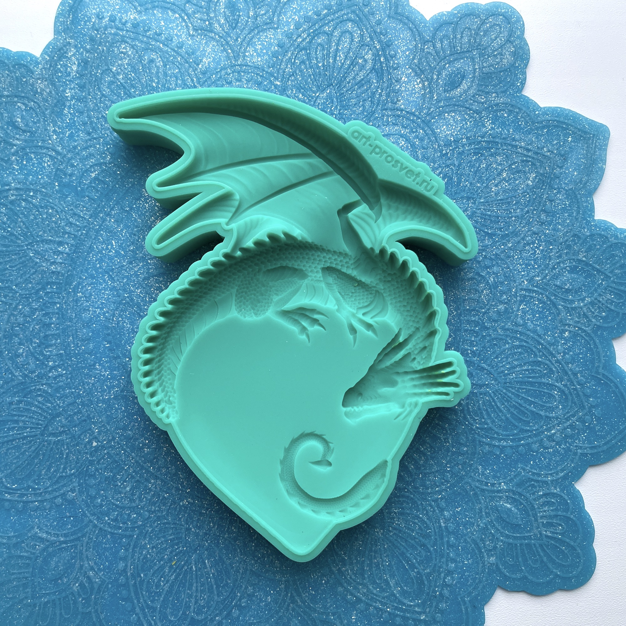 Молд "Дракон на сердце" (XL)