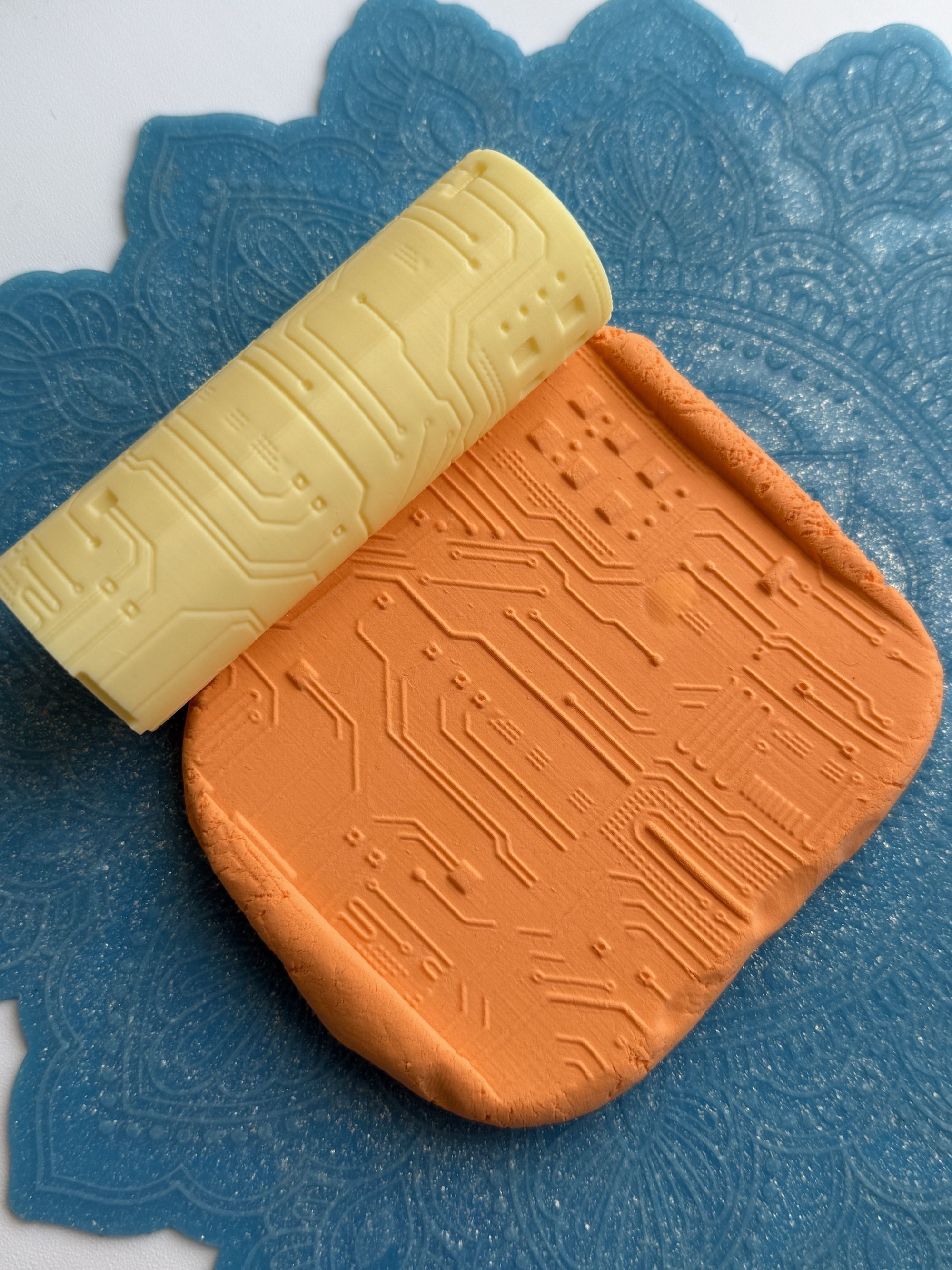 Текстурный ролик (скалка) "Печатная плата 2" (L), площадь 100x100 мм