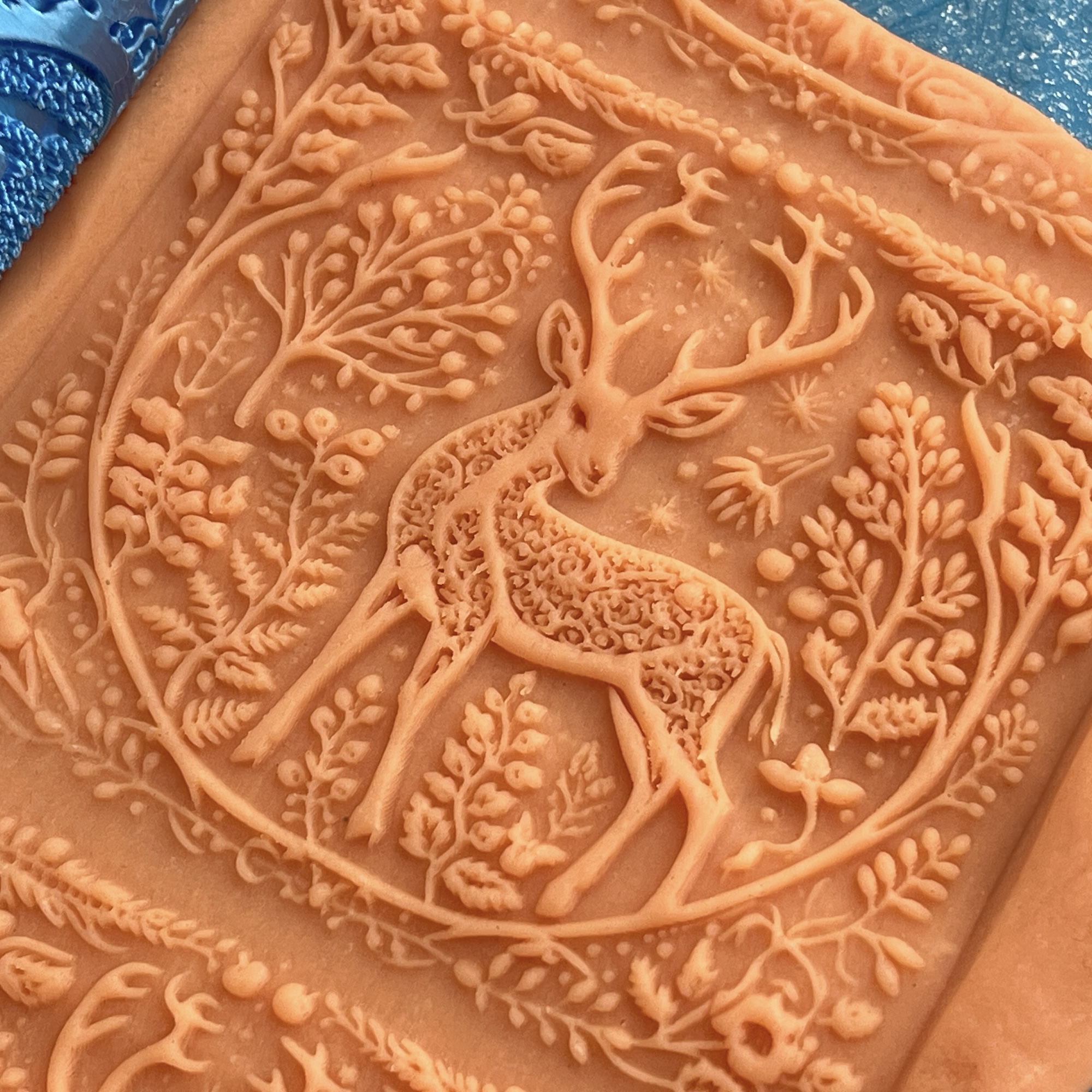 Текстурный ролик (скалка) "Олень" (L) OUT, площадь 100x100 мм