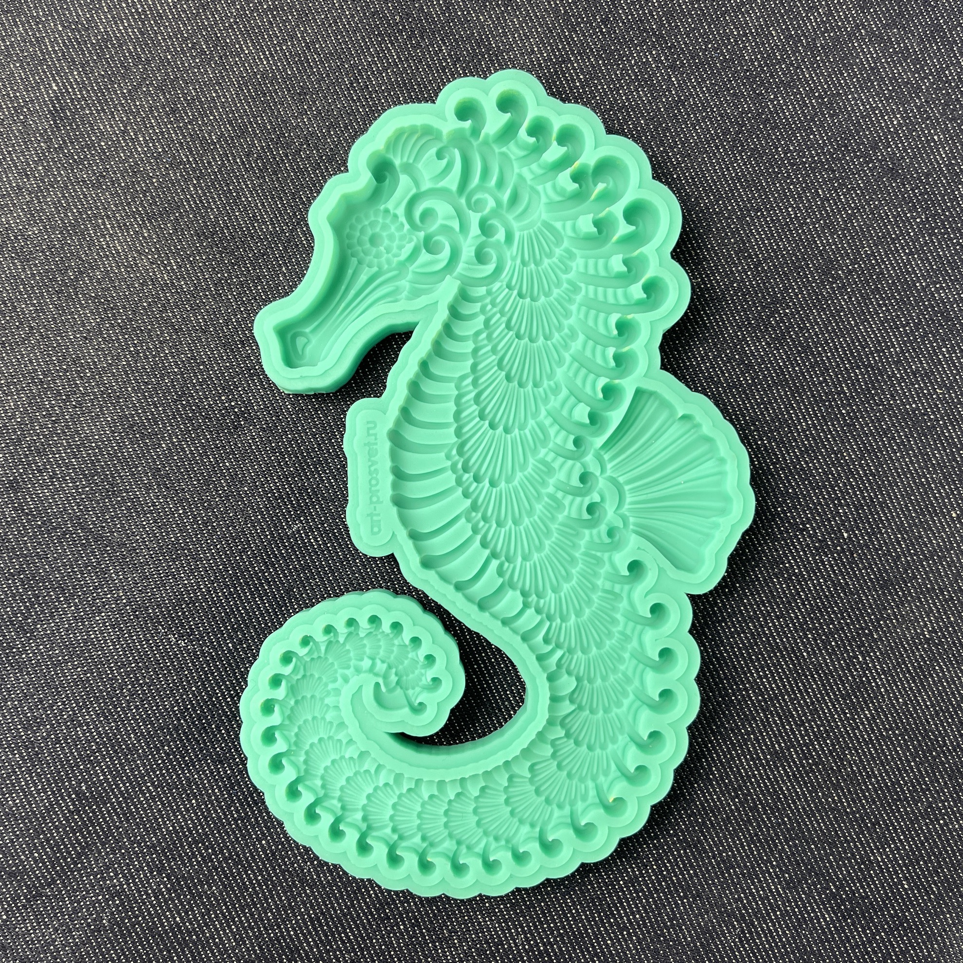 Молд "Морской конёк с рельефным рисунком" (XL)