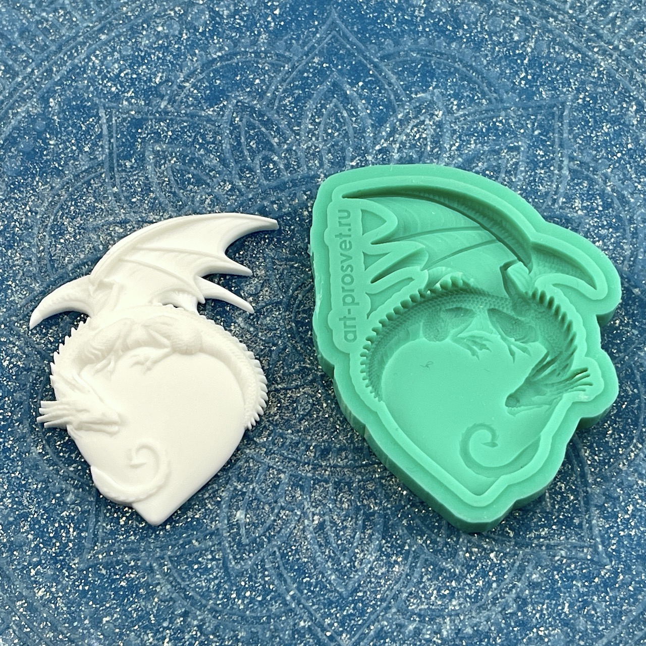 Молд "Дракон на сердце" (S)