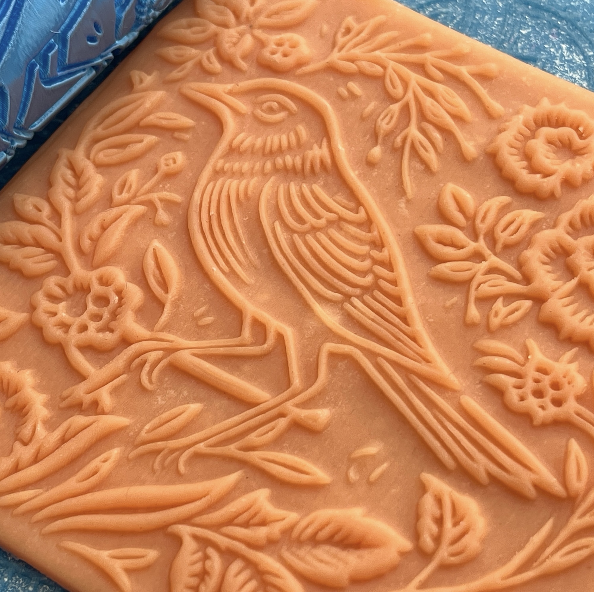 Текстурный ролик (скалка) "Птица 1" (L) OUT, площадь 100x100 мм