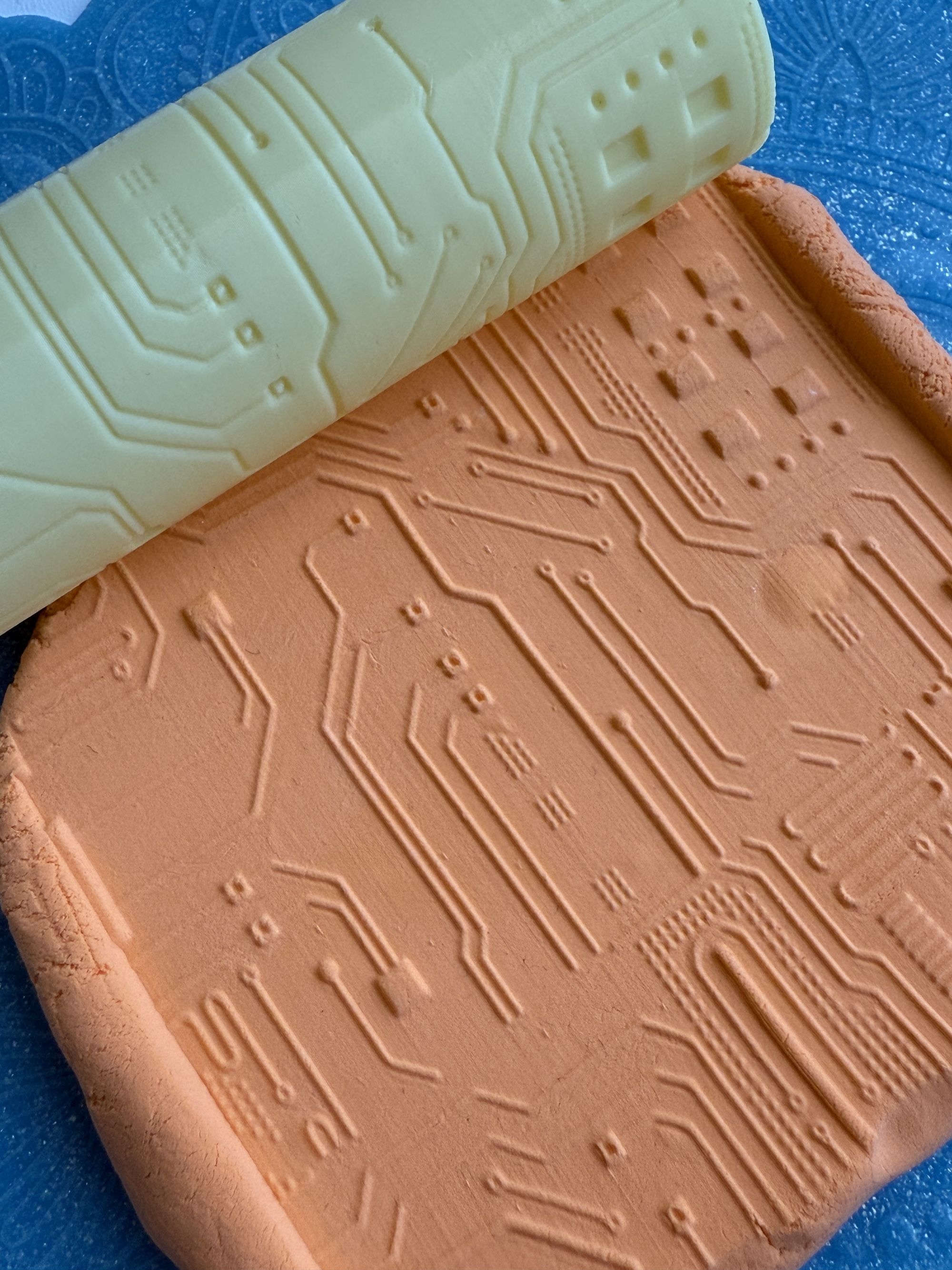 Текстурный ролик (скалка) "Печатная плата 2" (L), площадь 100x100 мм