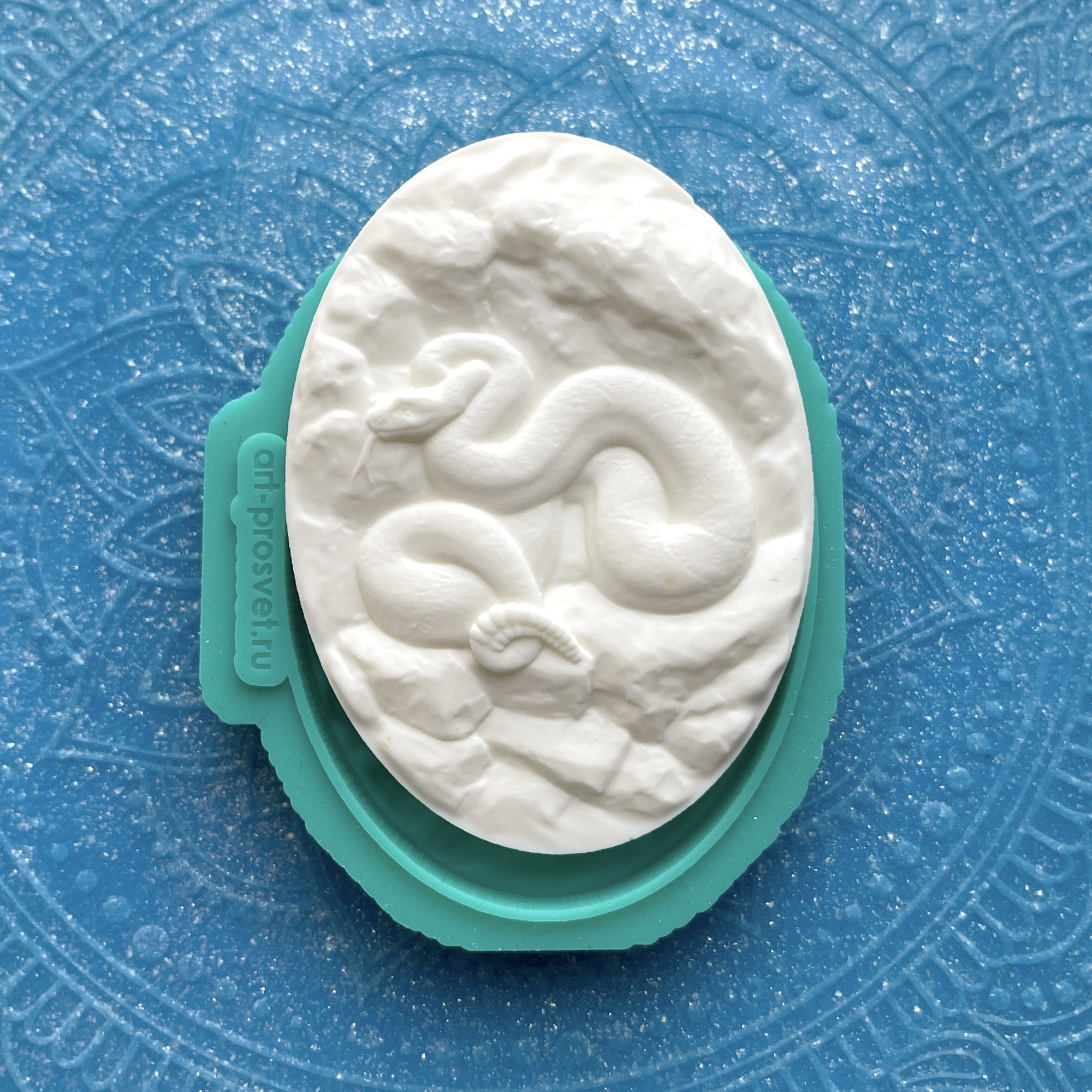 Молд камея "Гадюка на скалах" (M)