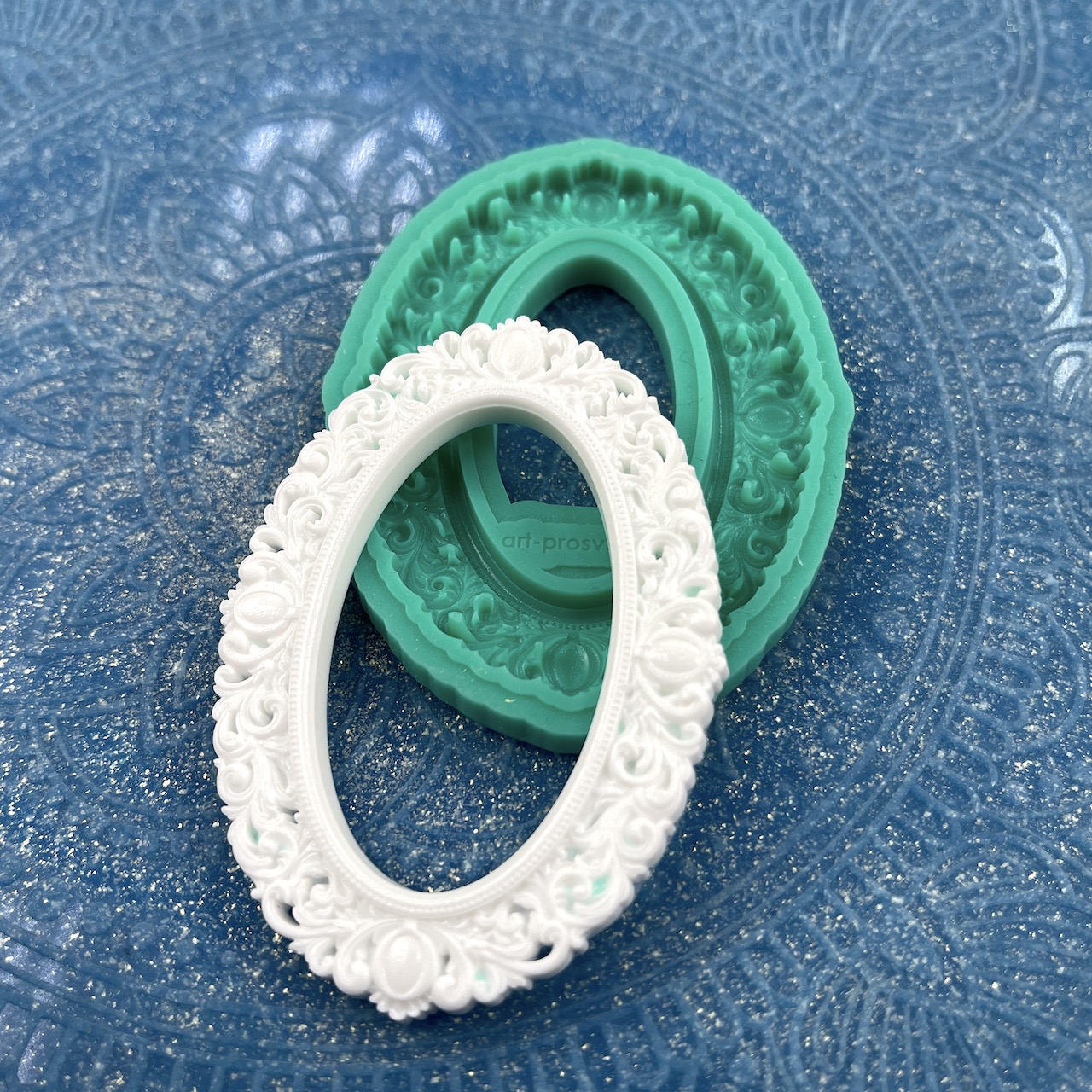 Молд рамка "Овальная" (M)