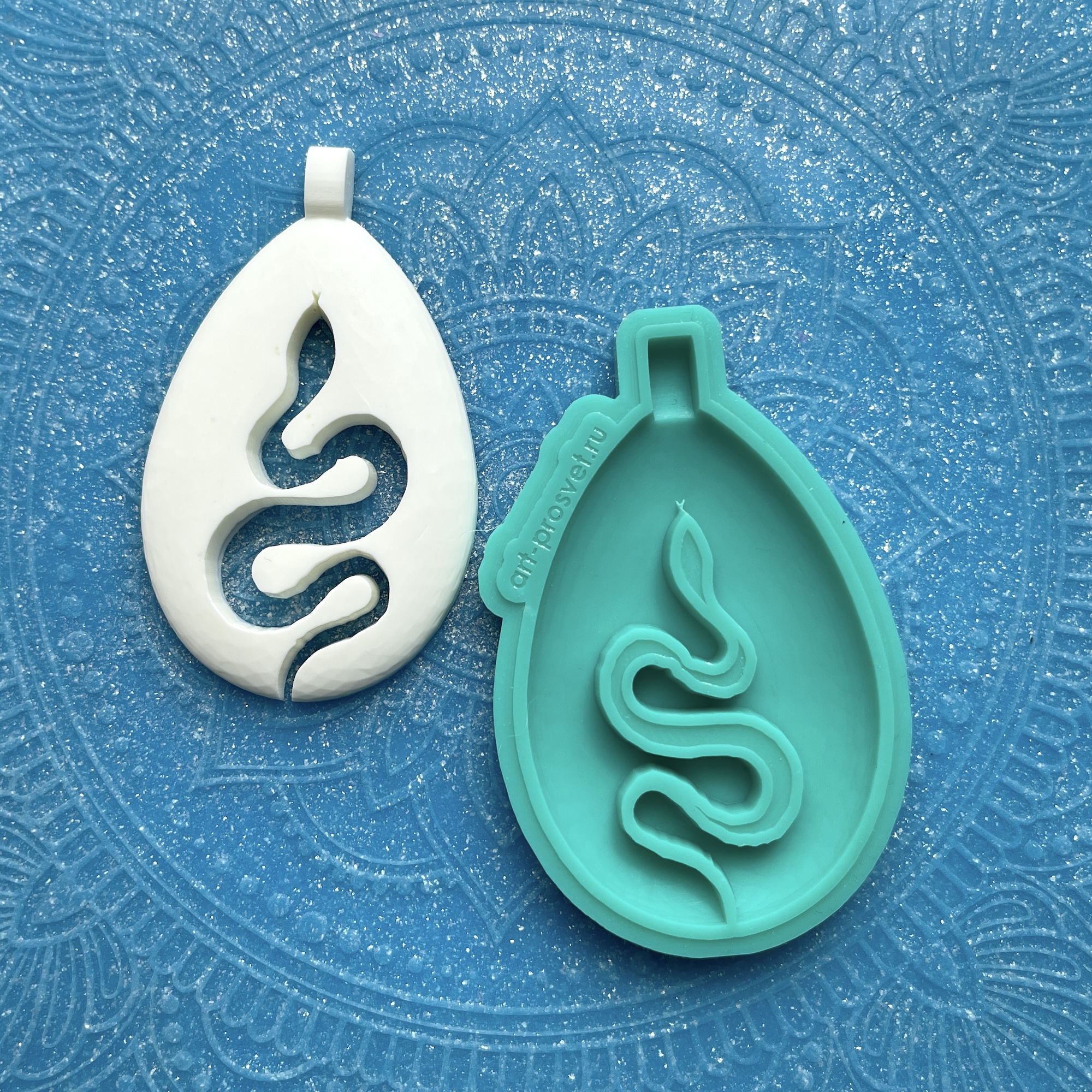 Молд "Кулон со змеей" (M)