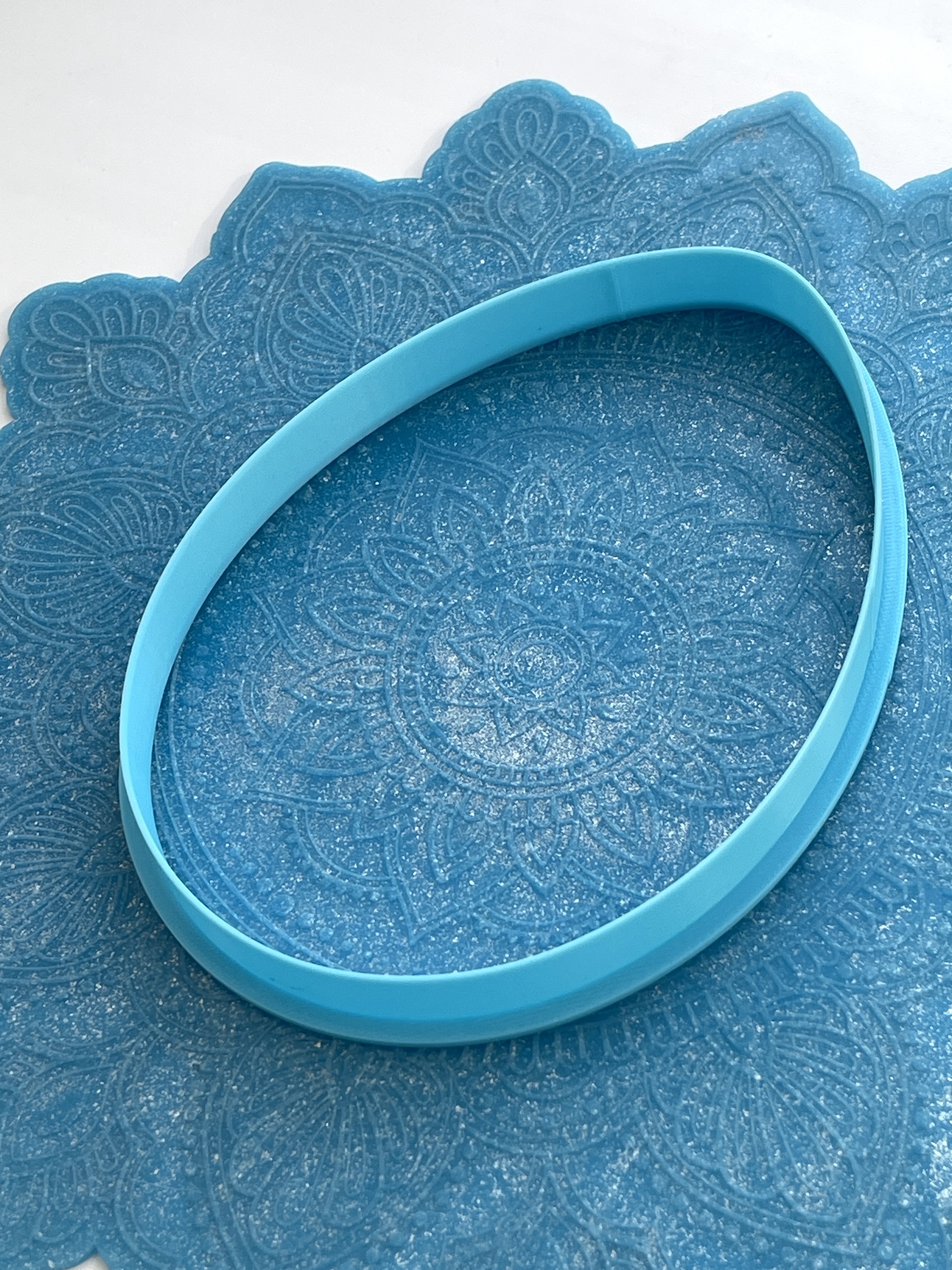 Форма-нож для теста, мастики, глины "Яйцо"