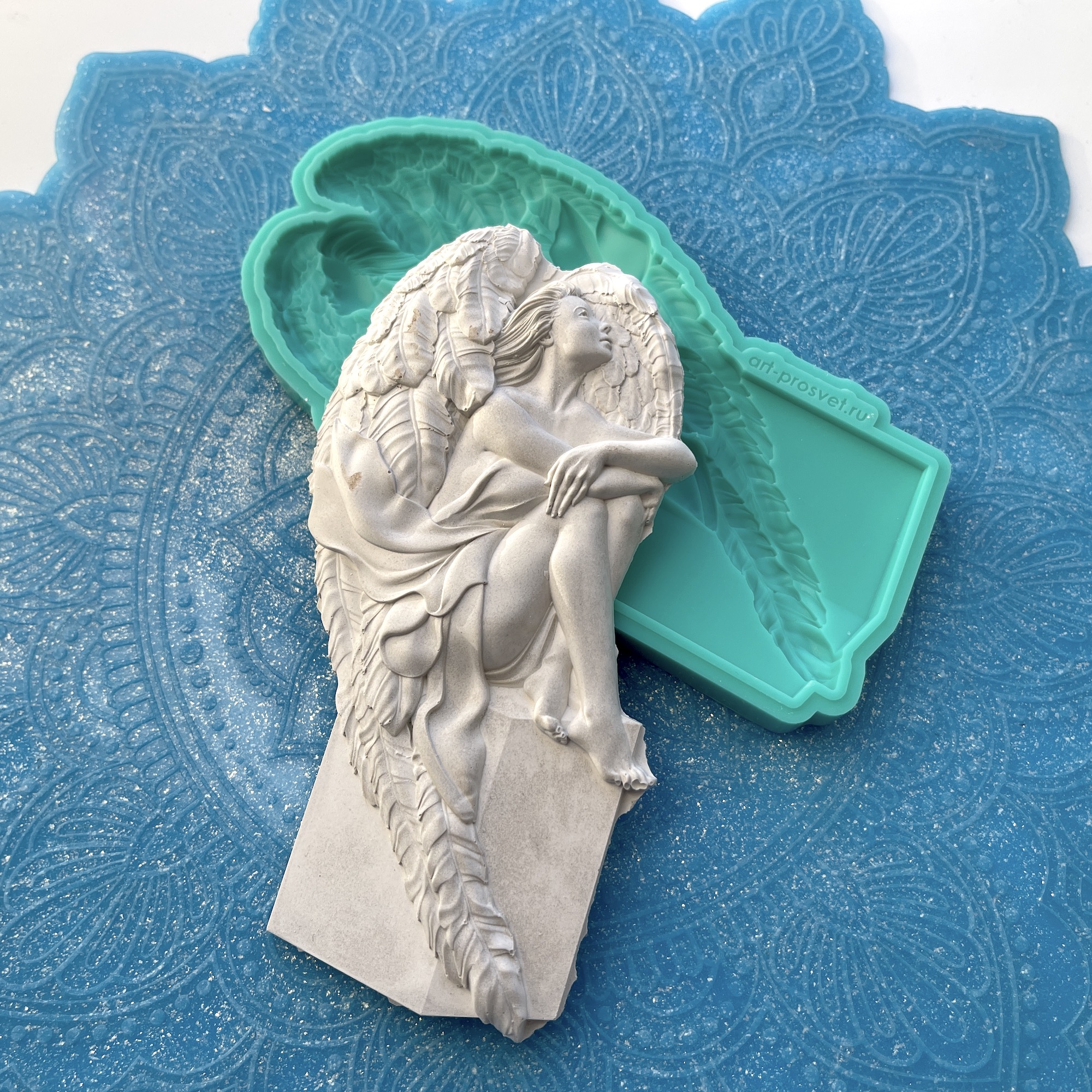 Молд  "Ангел на тумбе" правый (L)