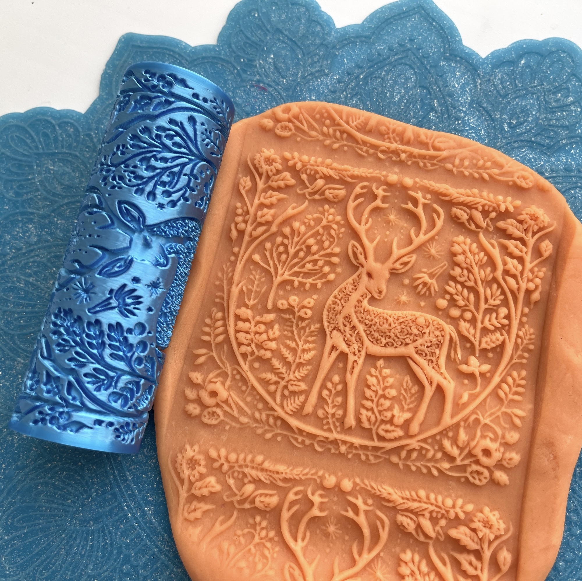 Текстурный ролик (скалка) "Олень" (L) OUT, площадь 100x100 мм