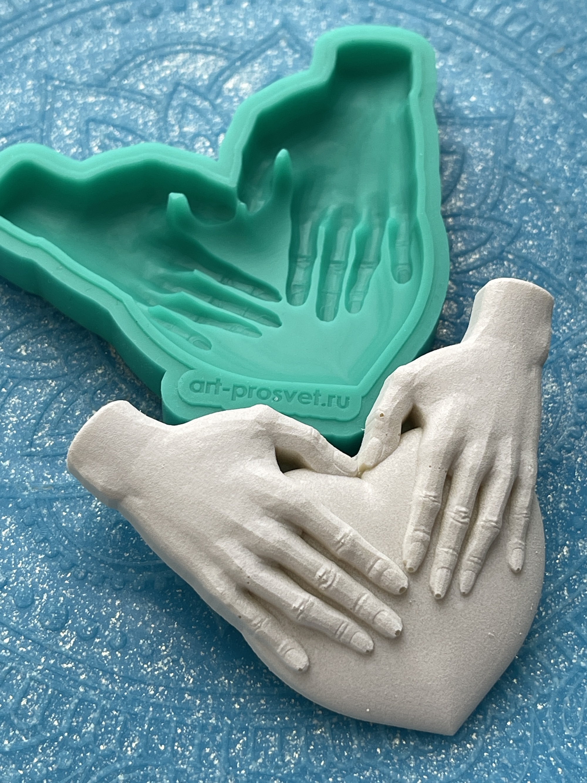 Молд "Сердце в руках" (M)