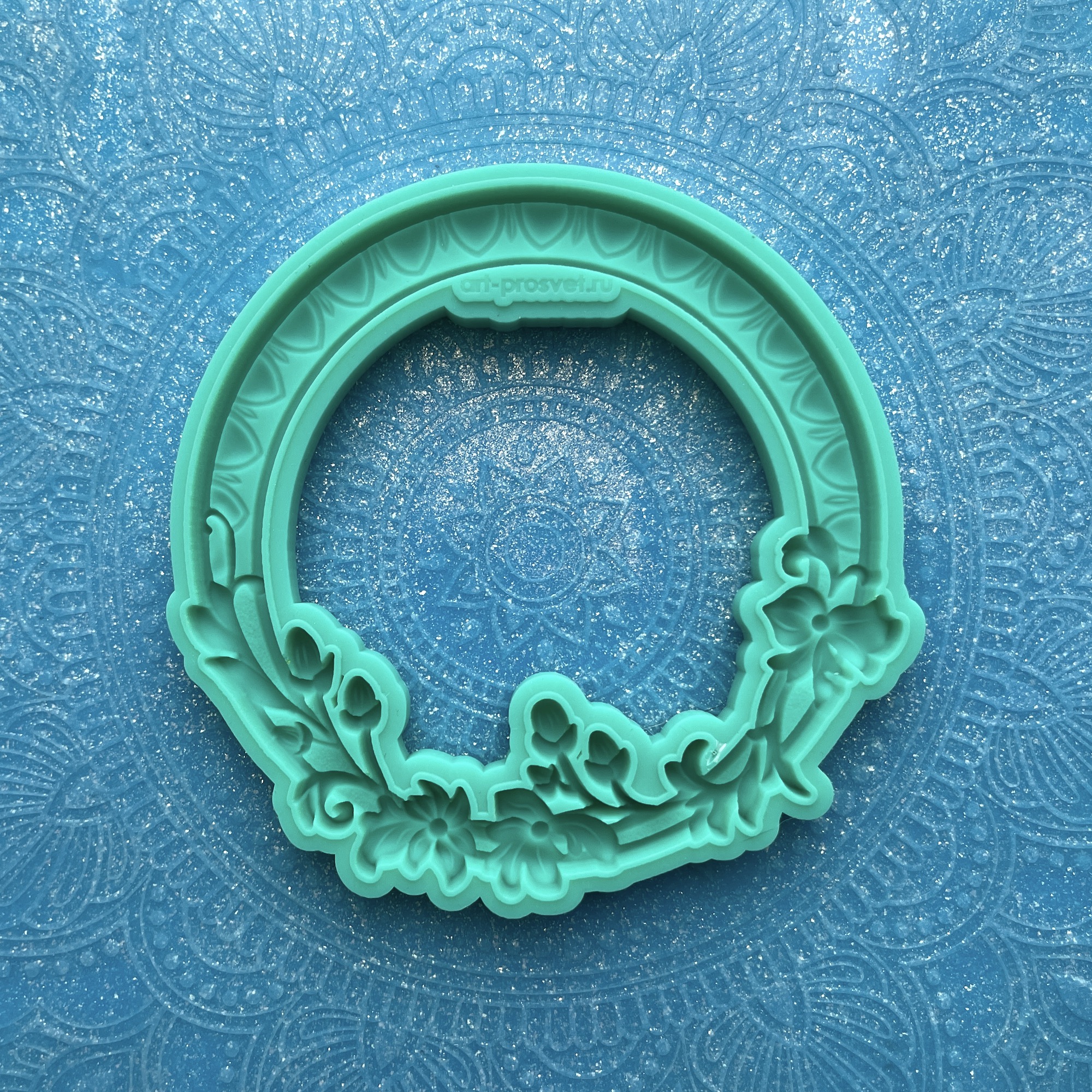 Молд рамка "Круглая с цветами" (L)