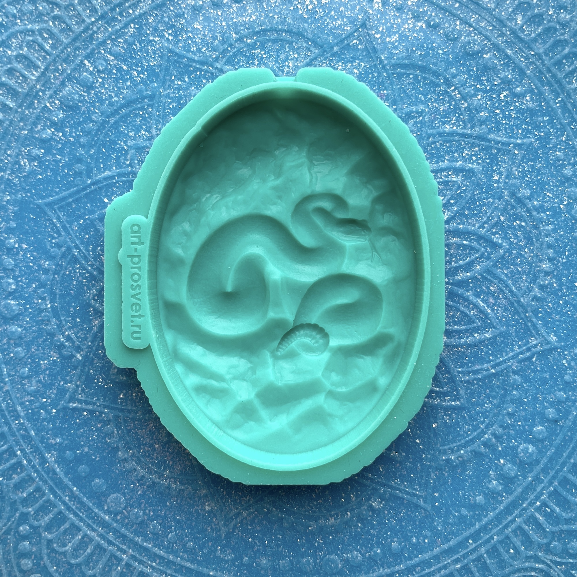 Молд камея "Гадюка на скалах" (M)