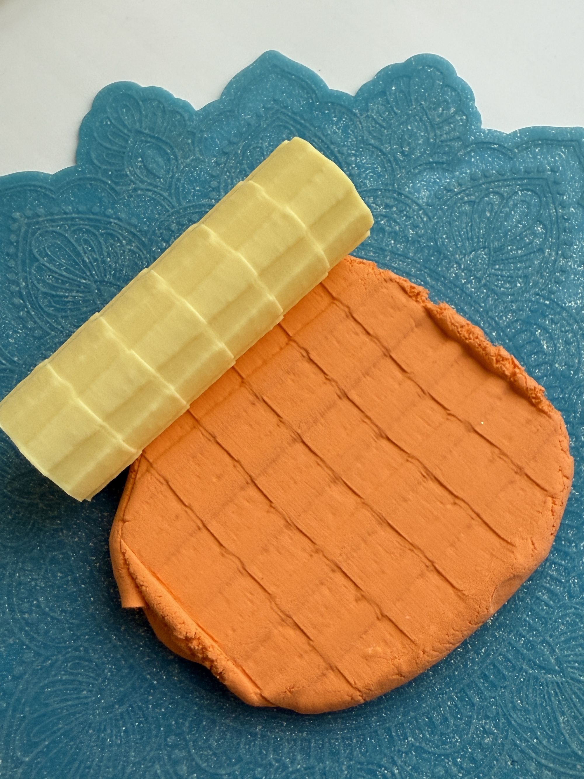 Текстурный ролик (скалка) "Черепица" (L), площадь 100x100 мм