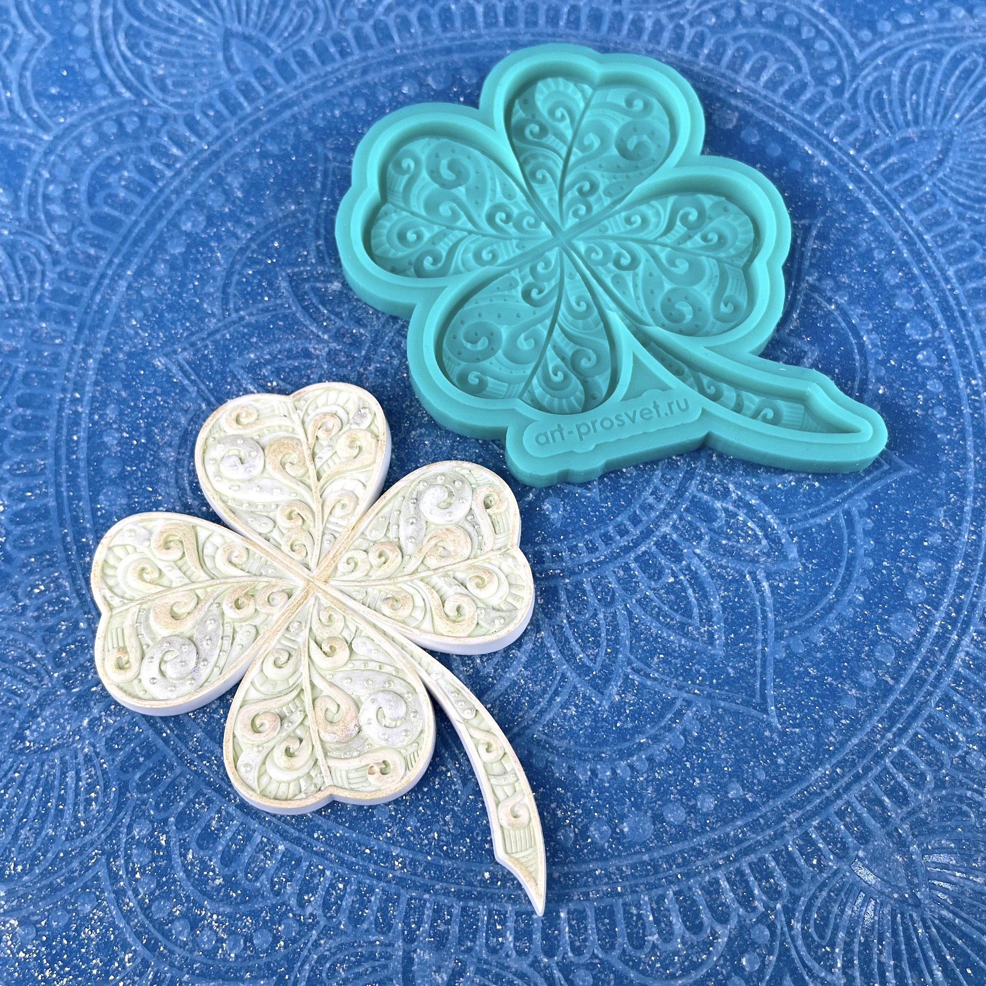 Молд "Четырёхлистный клевер с этническим узором" (M)