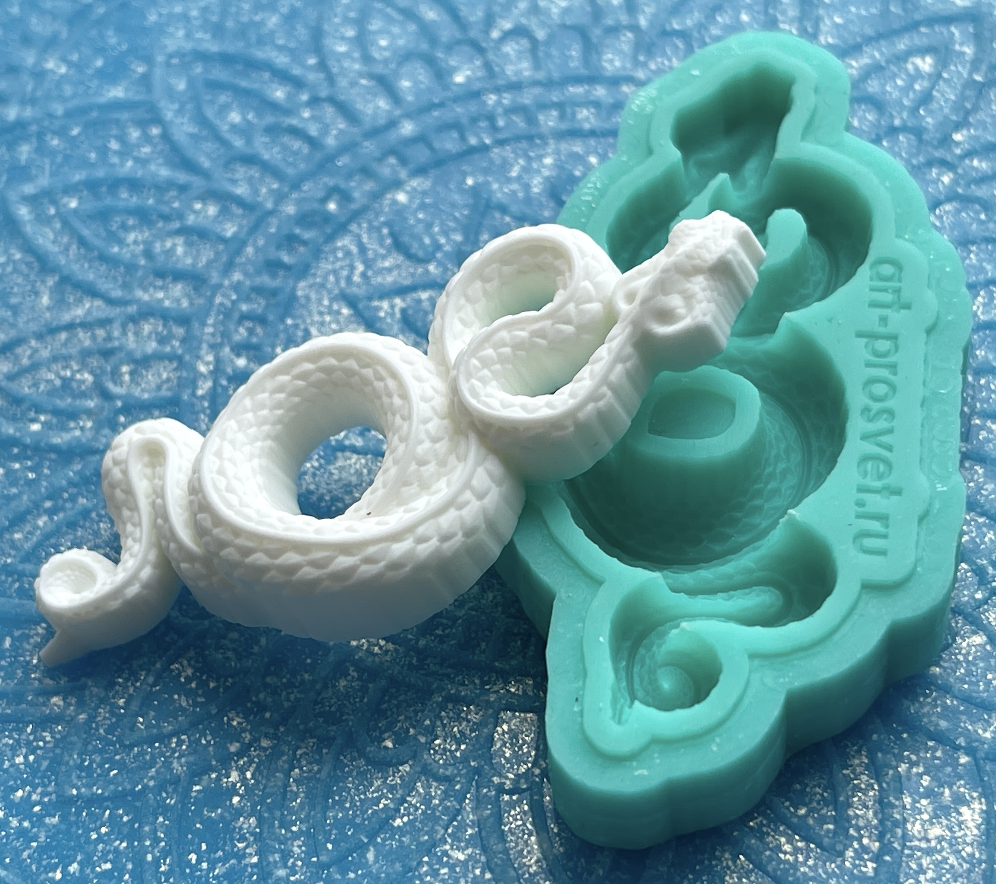 Молд "Змея щитоморник" (S)