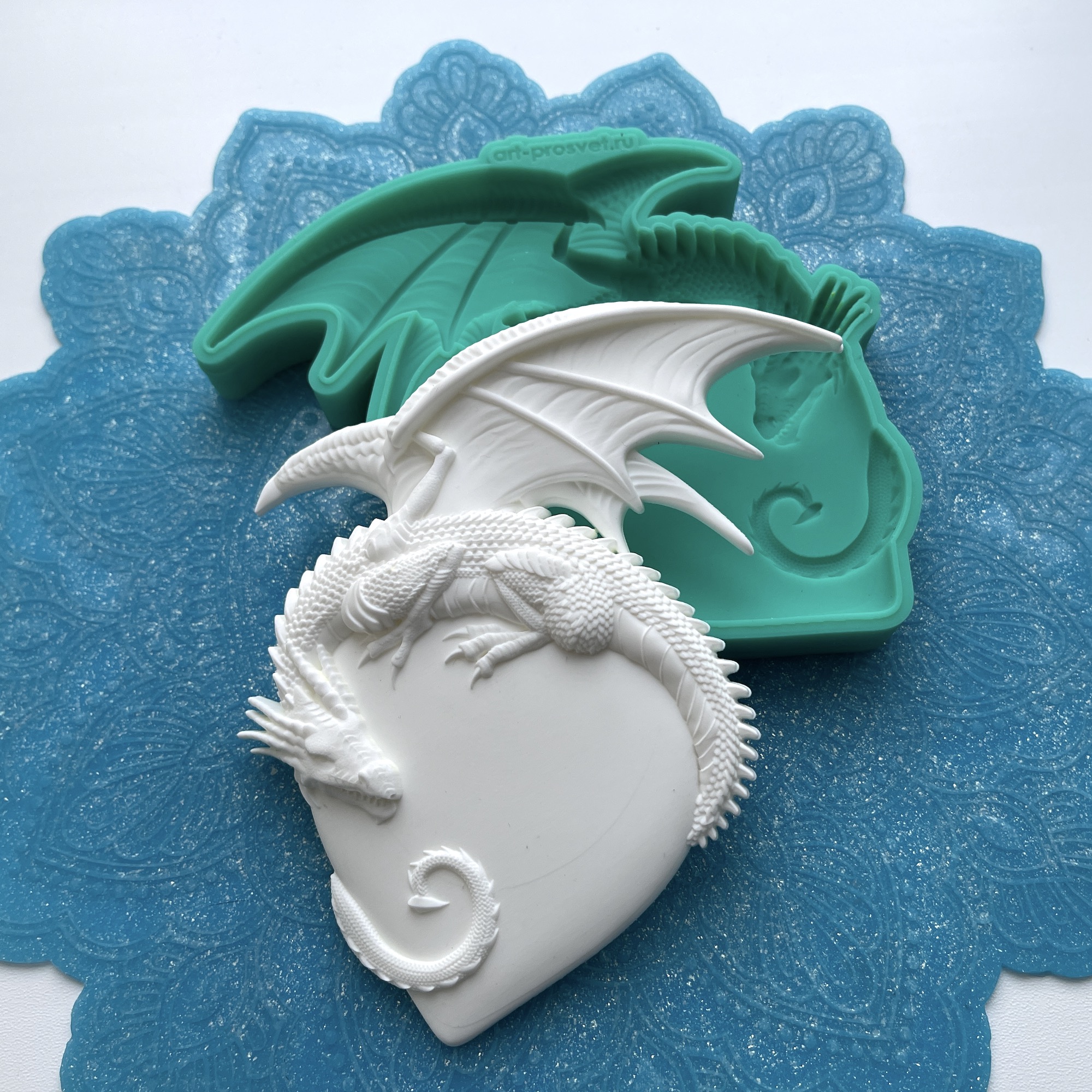 Молд "Дракон на сердце" (XL)