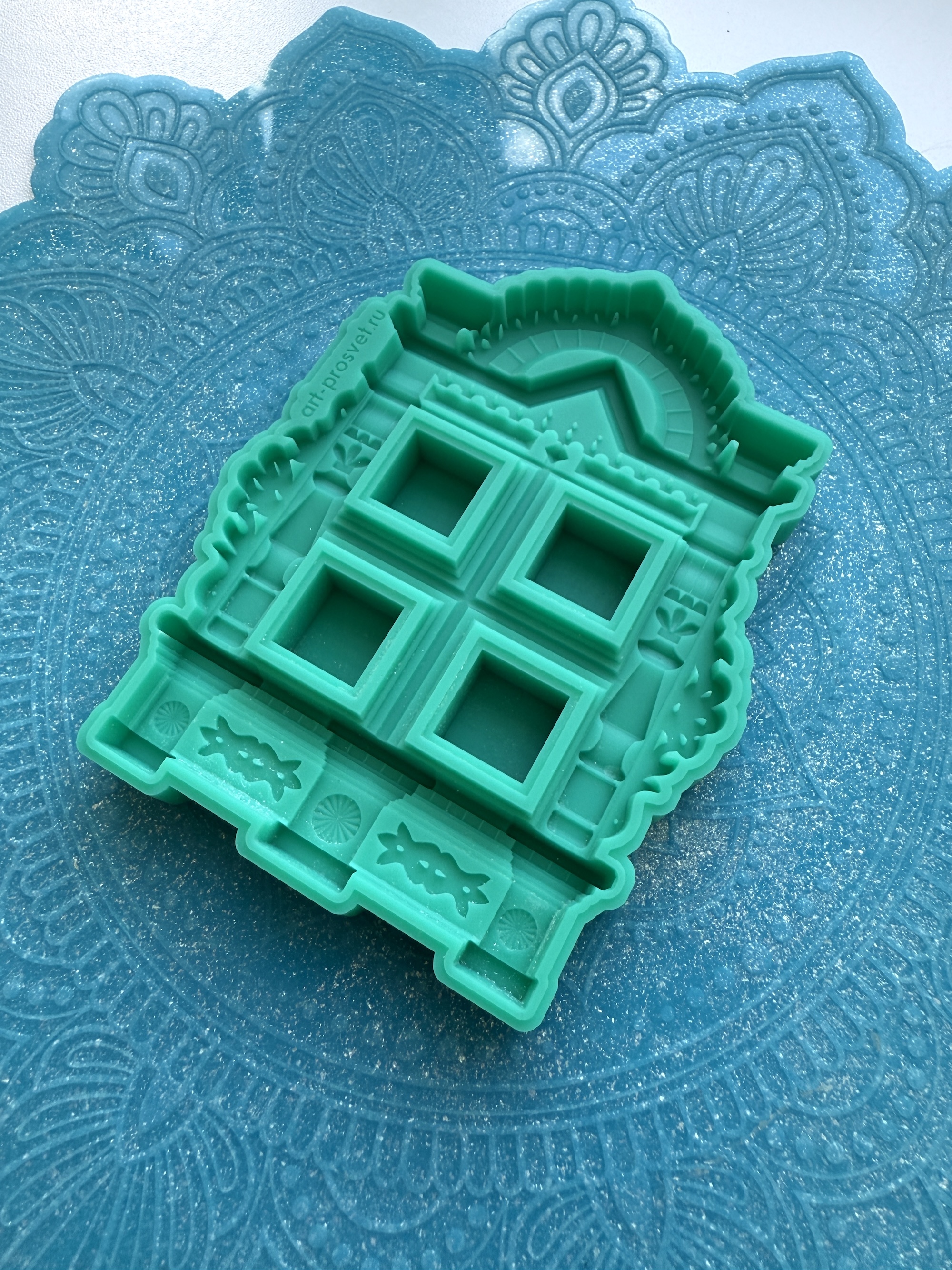 Молд "Наличник с квадратным окном 2" (L)