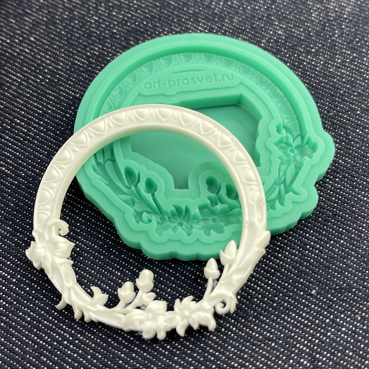 Молд рамка "Круглая с цветами" (S)