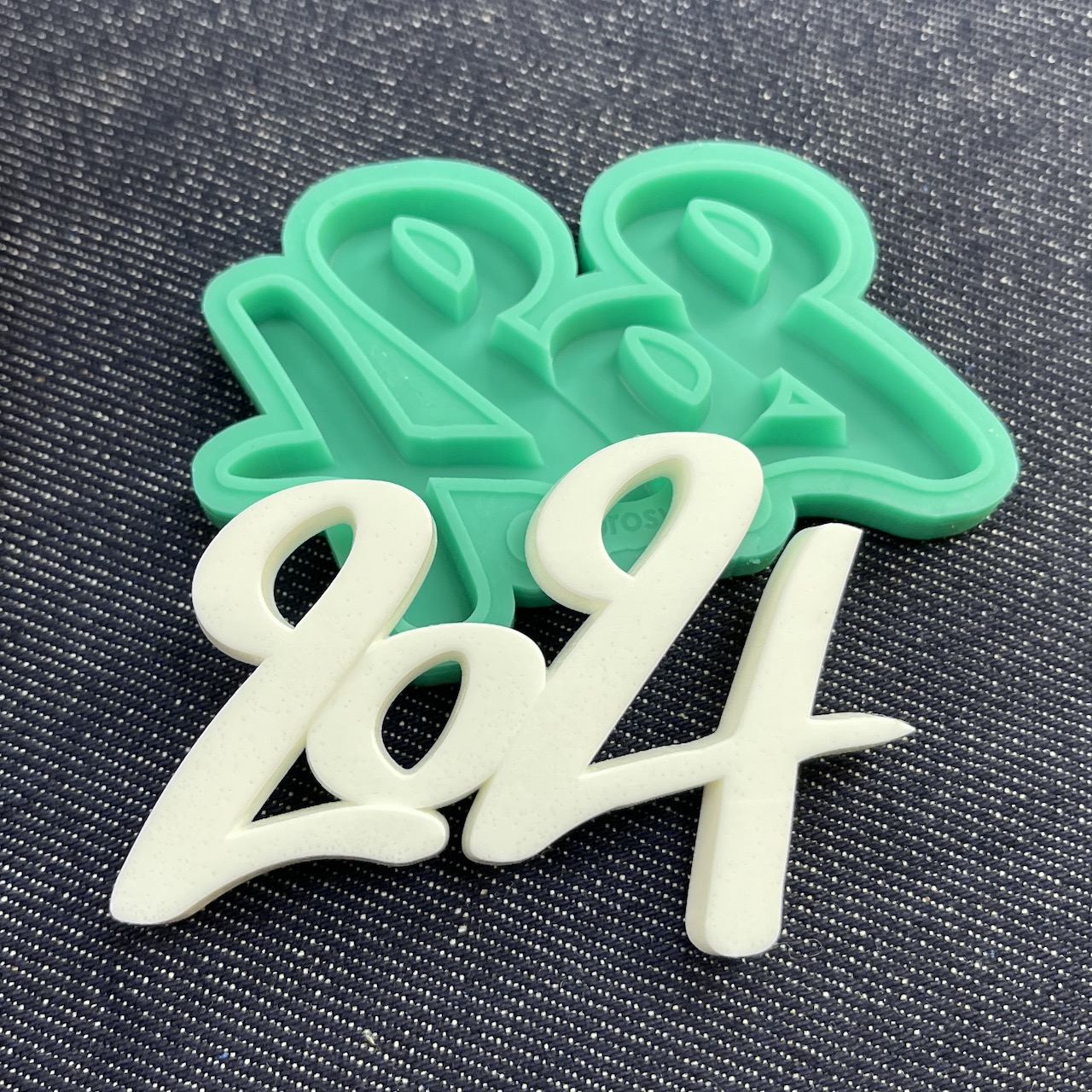 Молд надпись "2024" (M)