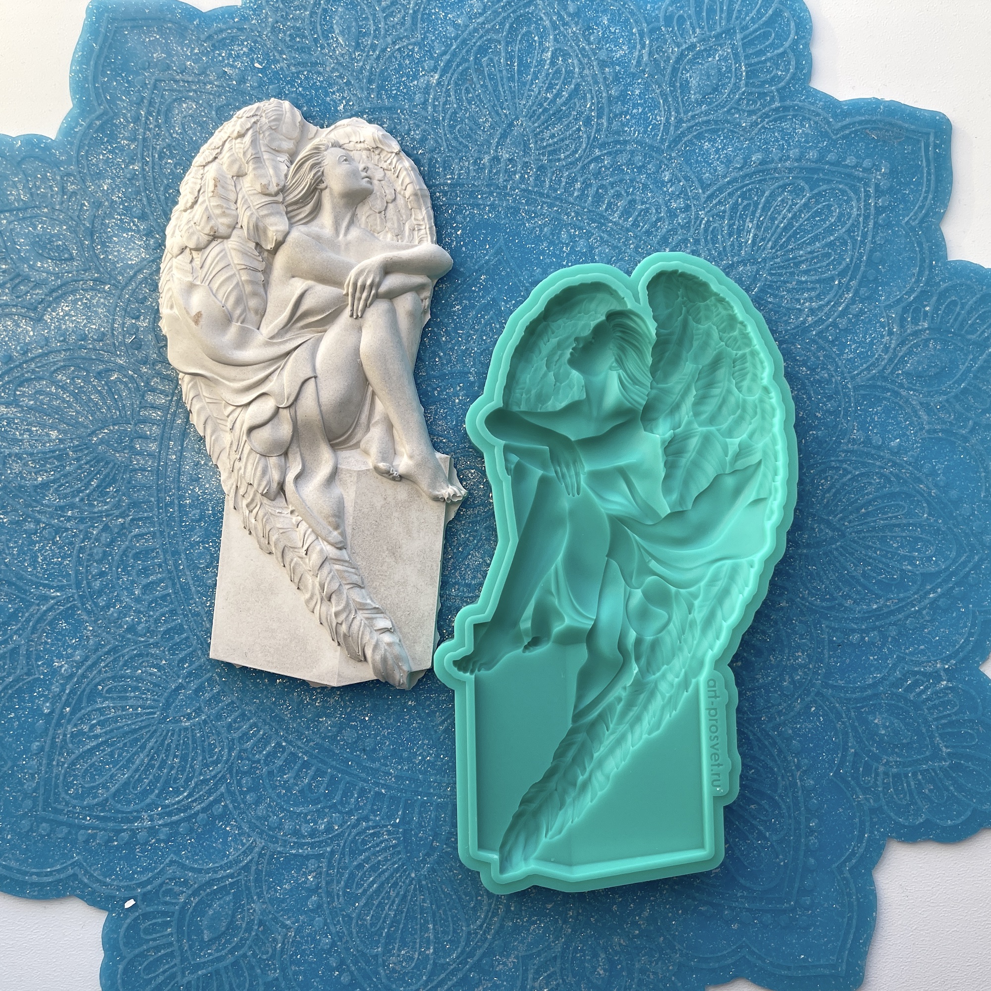 Молд  "Ангел на тумбе" правый (L)