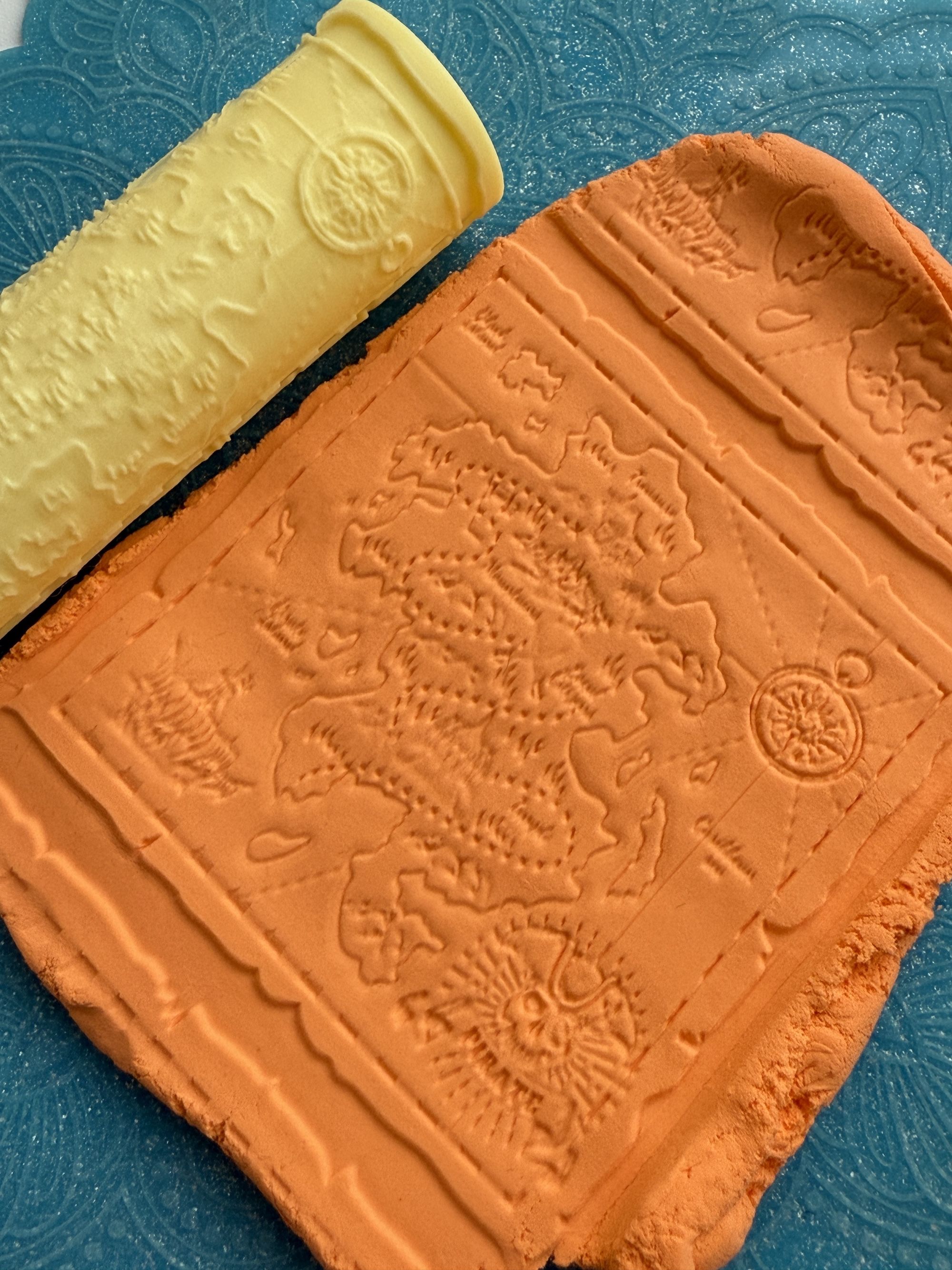 Текстурный ролик (скалка) "Пиратская карта сокровищ" (L), площадь 100x100 мм