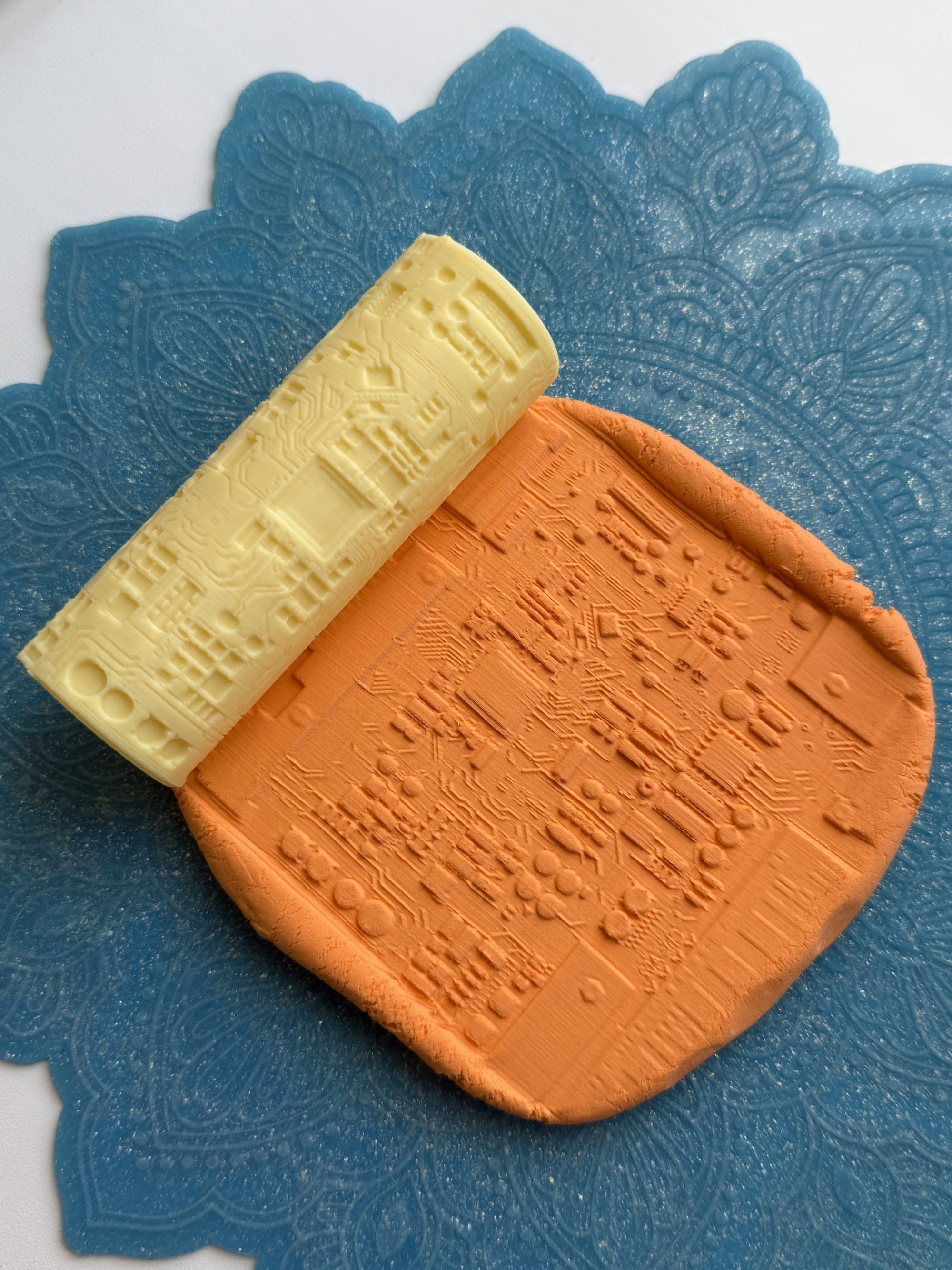 Текстурный ролик (скалка) "Печатная плата" (L), площадь 100x100 мм