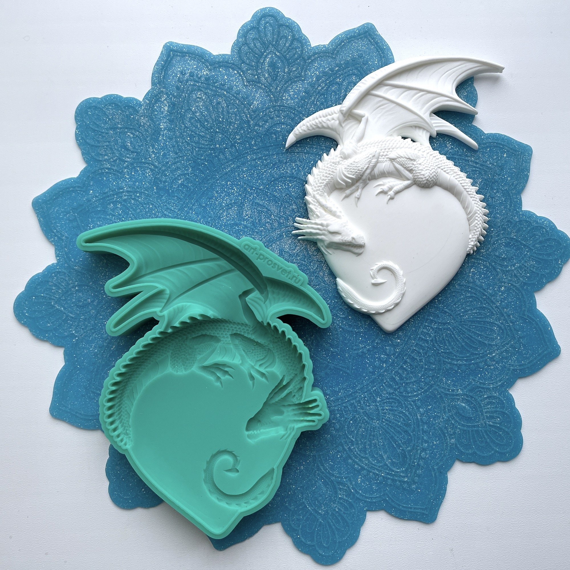 Молд "Дракон на сердце" (XL)