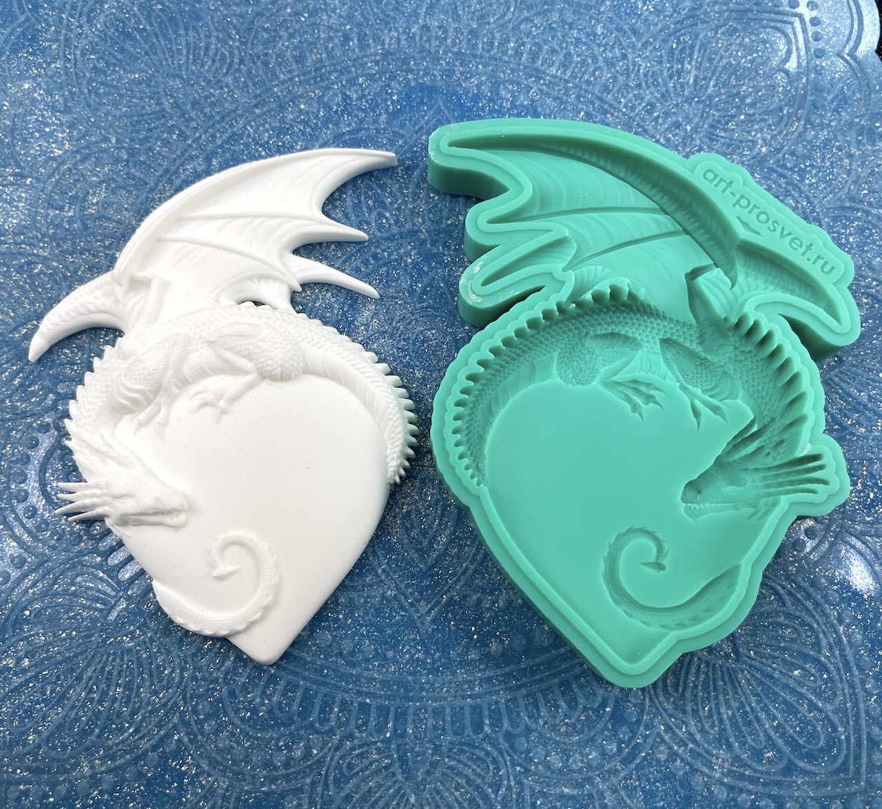 Молд "Дракон на сердце" (L)