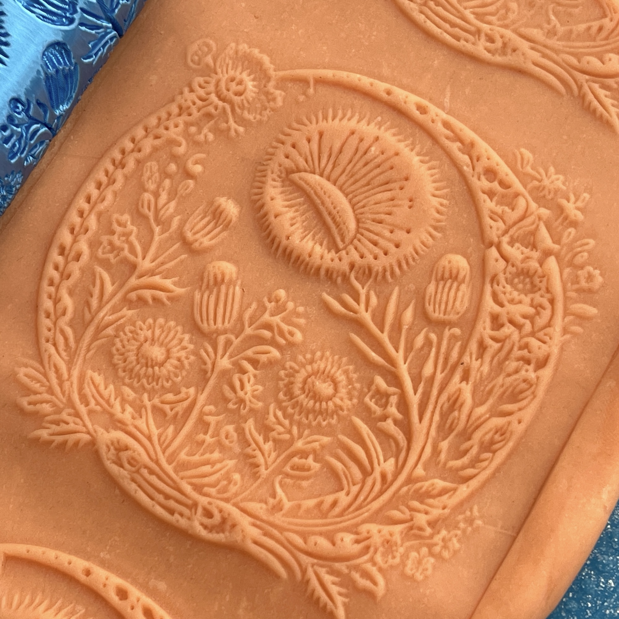 Текстурный ролик (скалка) "Лунный чертополох 2" (L) OUT, площадь 100x100 мм