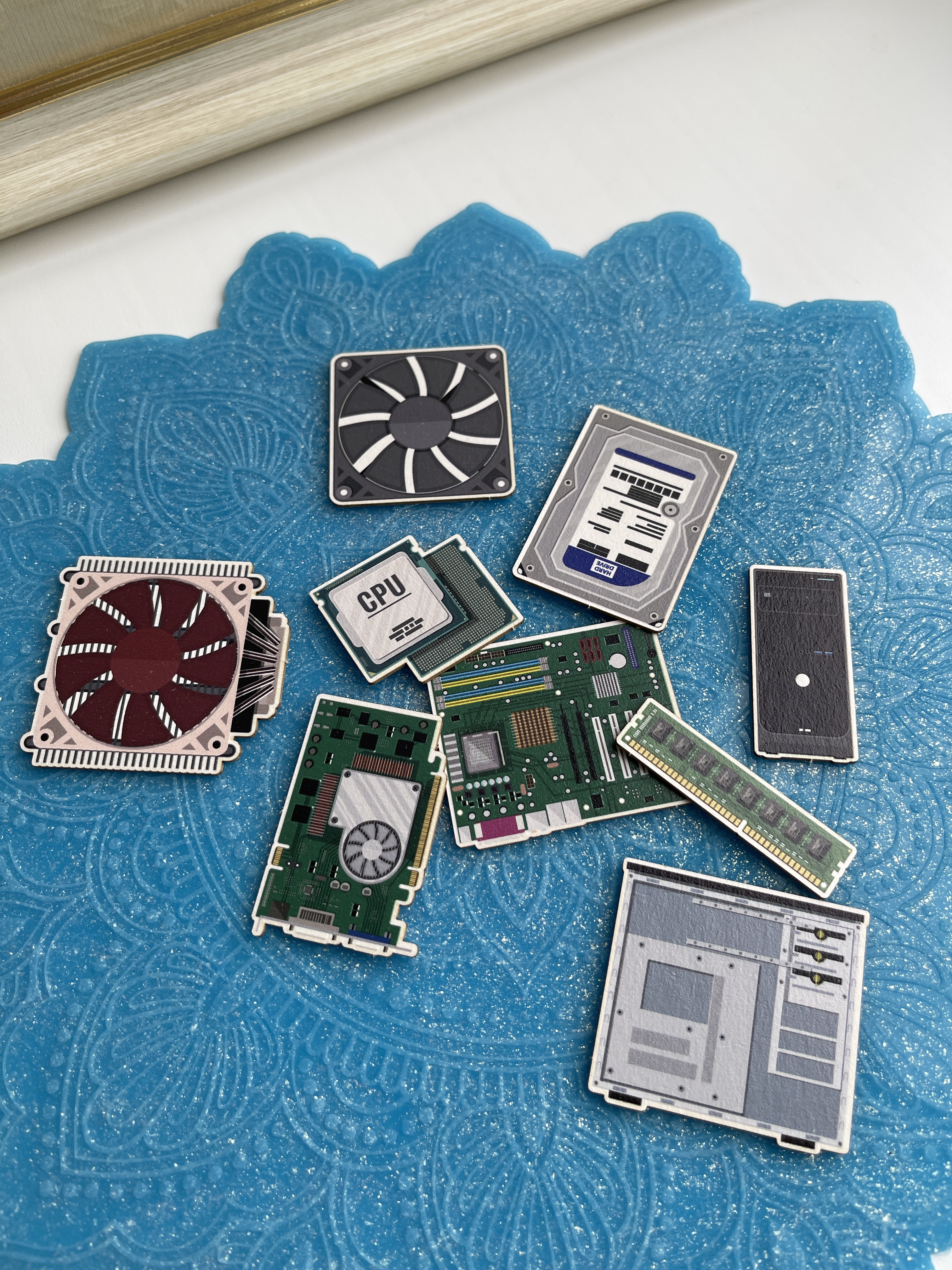 Цветной чипборд "Компьютерные комплектующие"