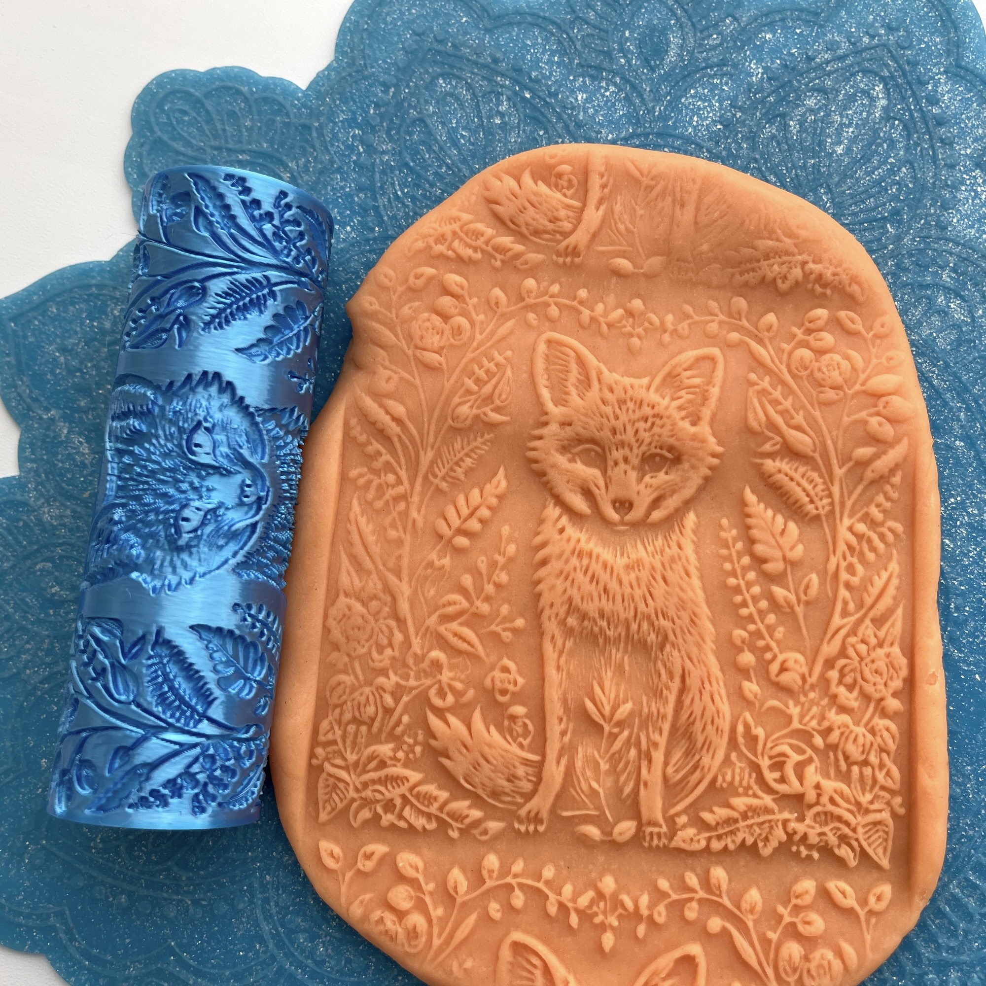 Текстурный ролик (скалка) "Лиса" (L) OUT, площадь 100x100 мм