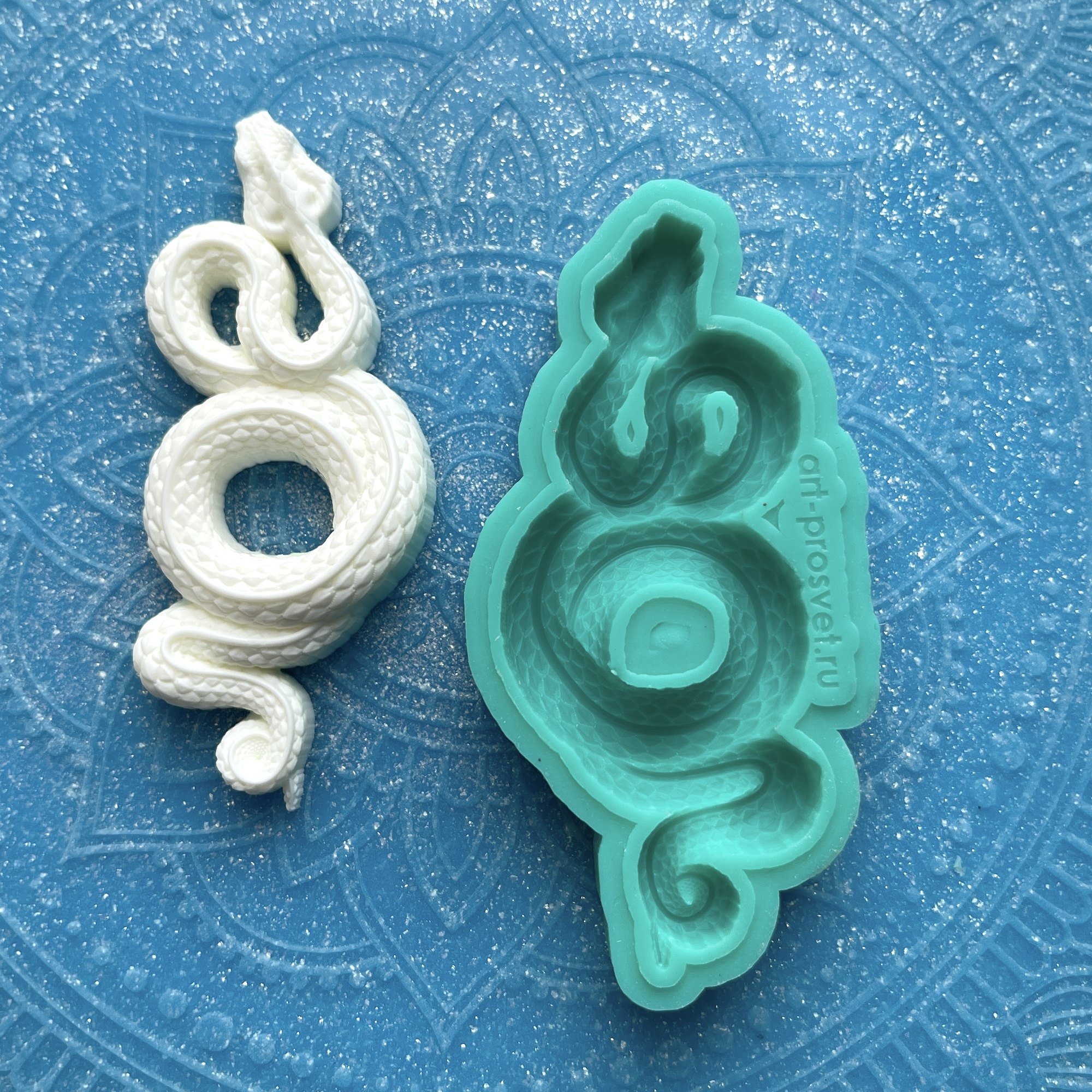 Молд "Змея щитоморник" (M)