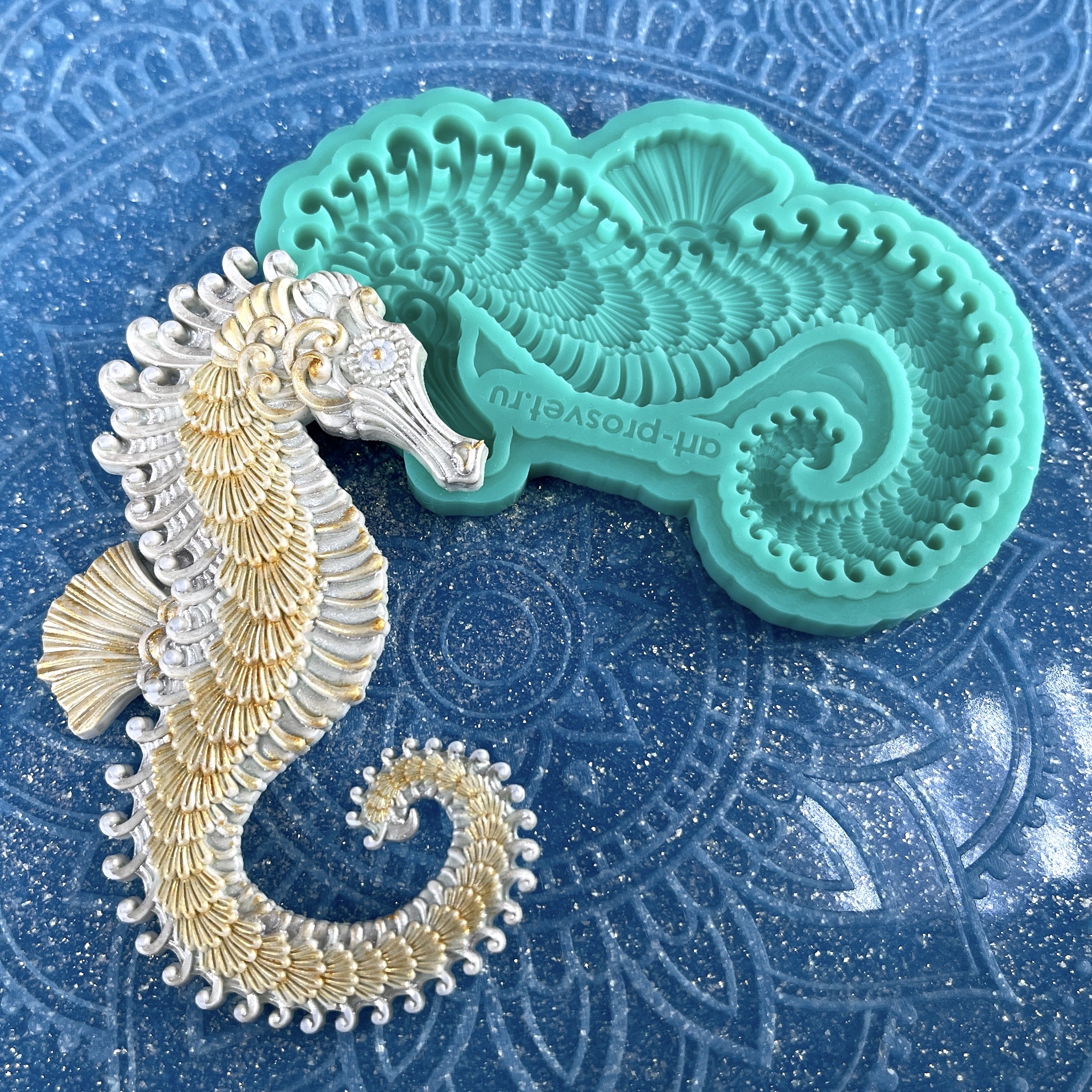 Молд "Морской конёк с рельефным рисунком" (M)