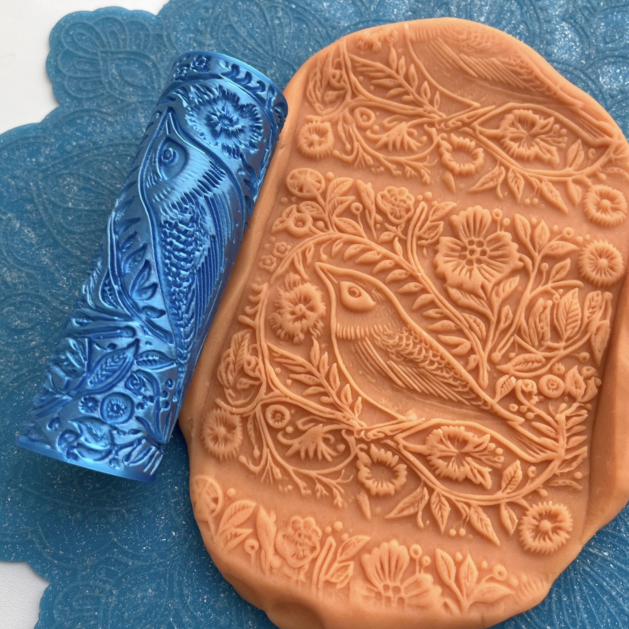 Текстурный ролик (скалка) "Птица 2" (L) OUT, площадь 100x100 мм