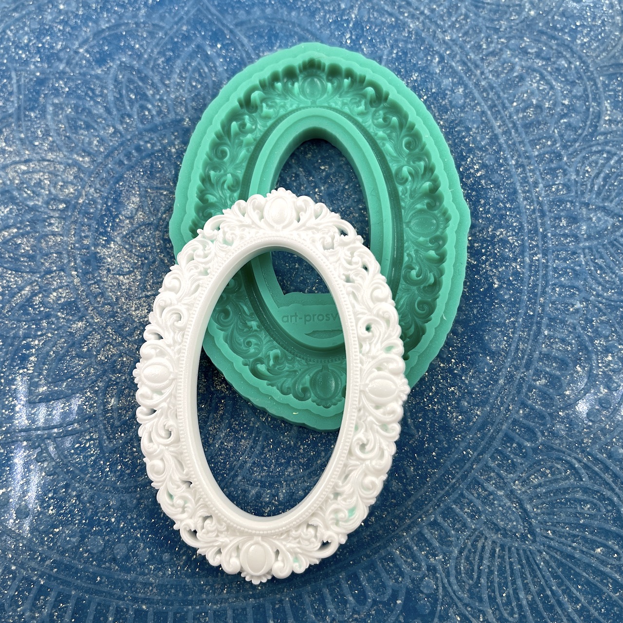 Молд рамка "Овальная" (M)