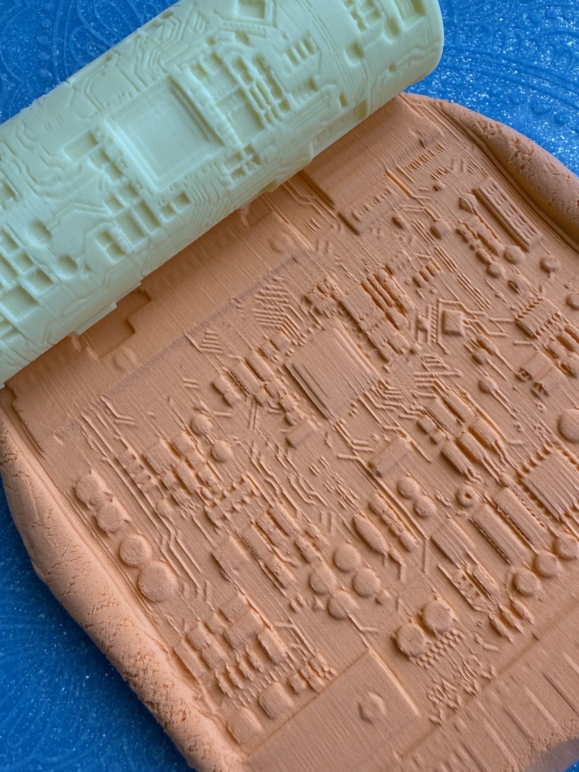 Текстурный ролик (скалка) "Печатная плата" (L), площадь 100x100 мм