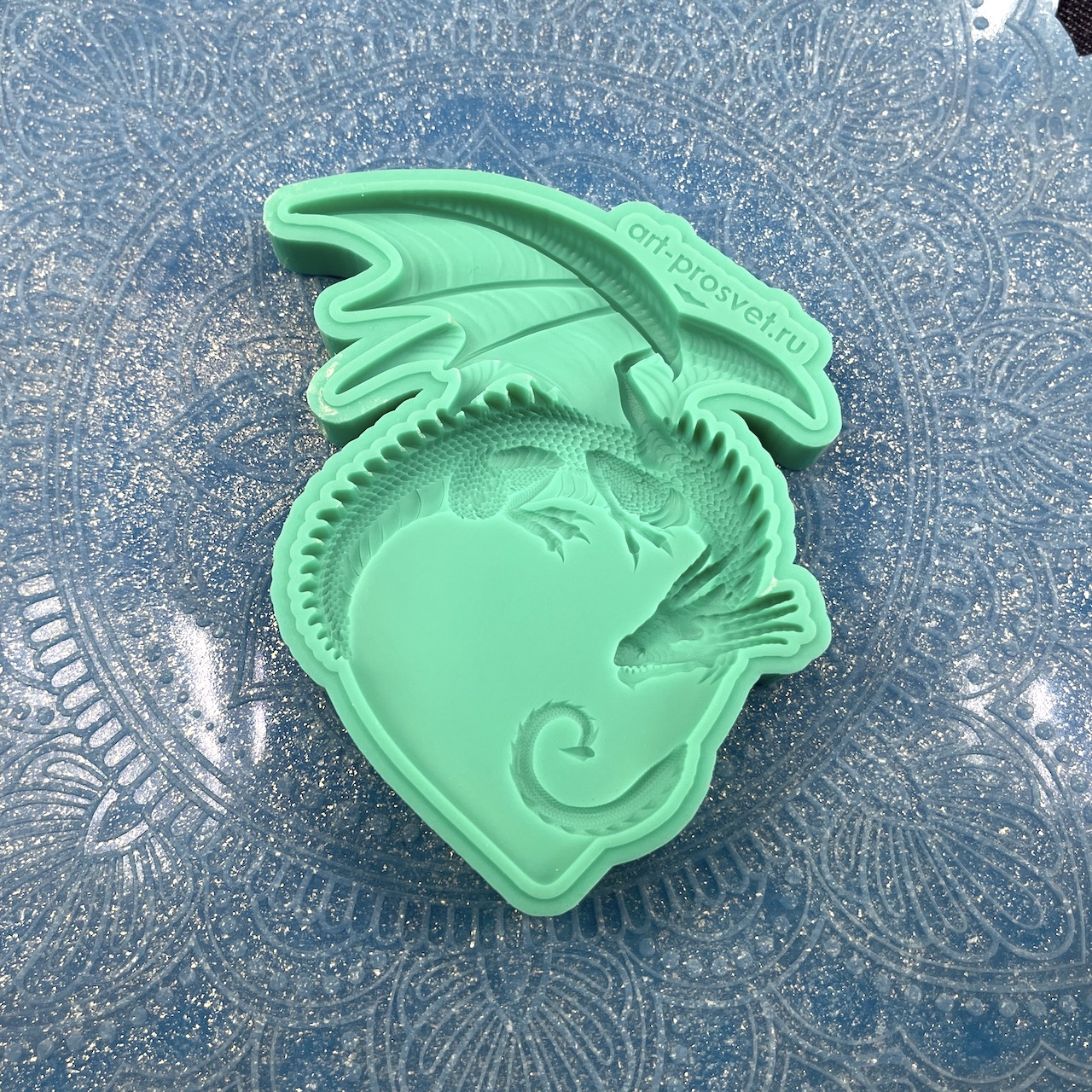 Молд "Дракон на сердце" (L)