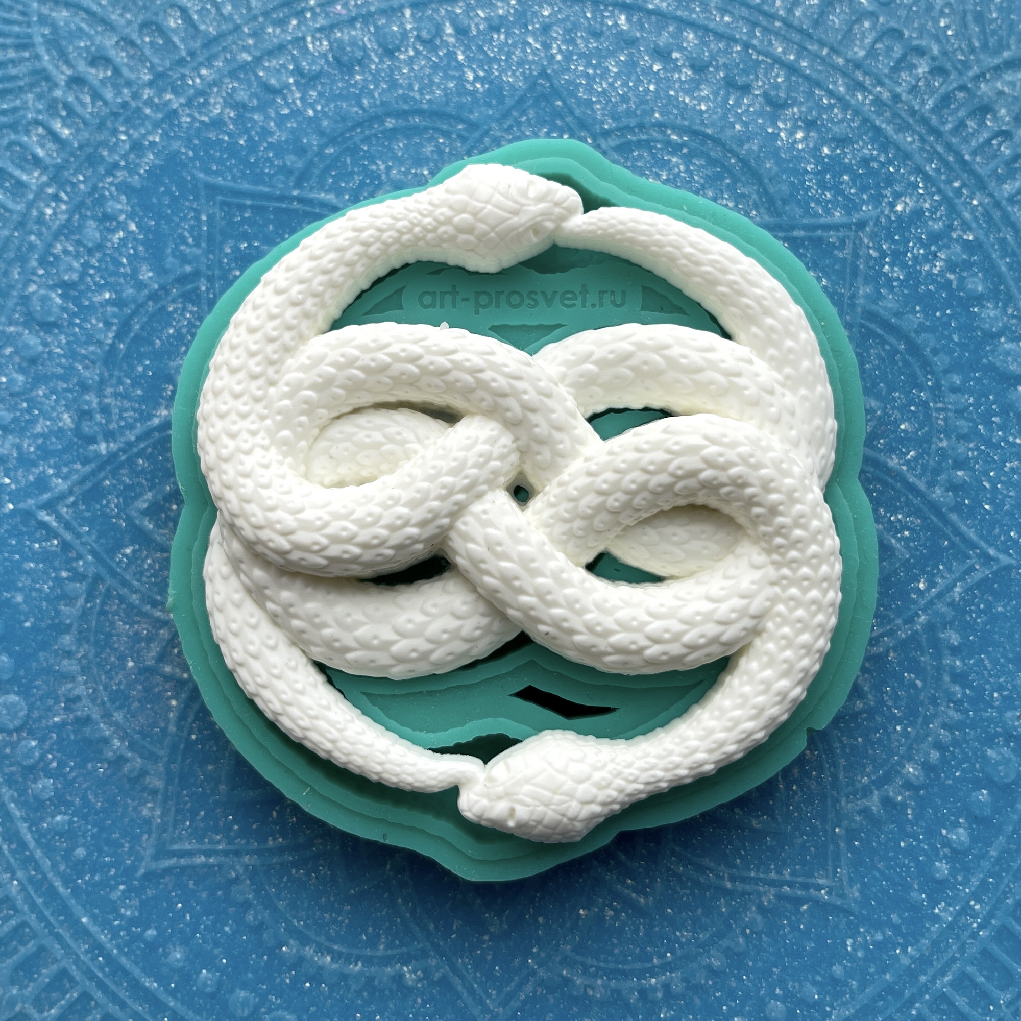 Молд "Сплетенные змеи в форме знака бесконечности" (M)