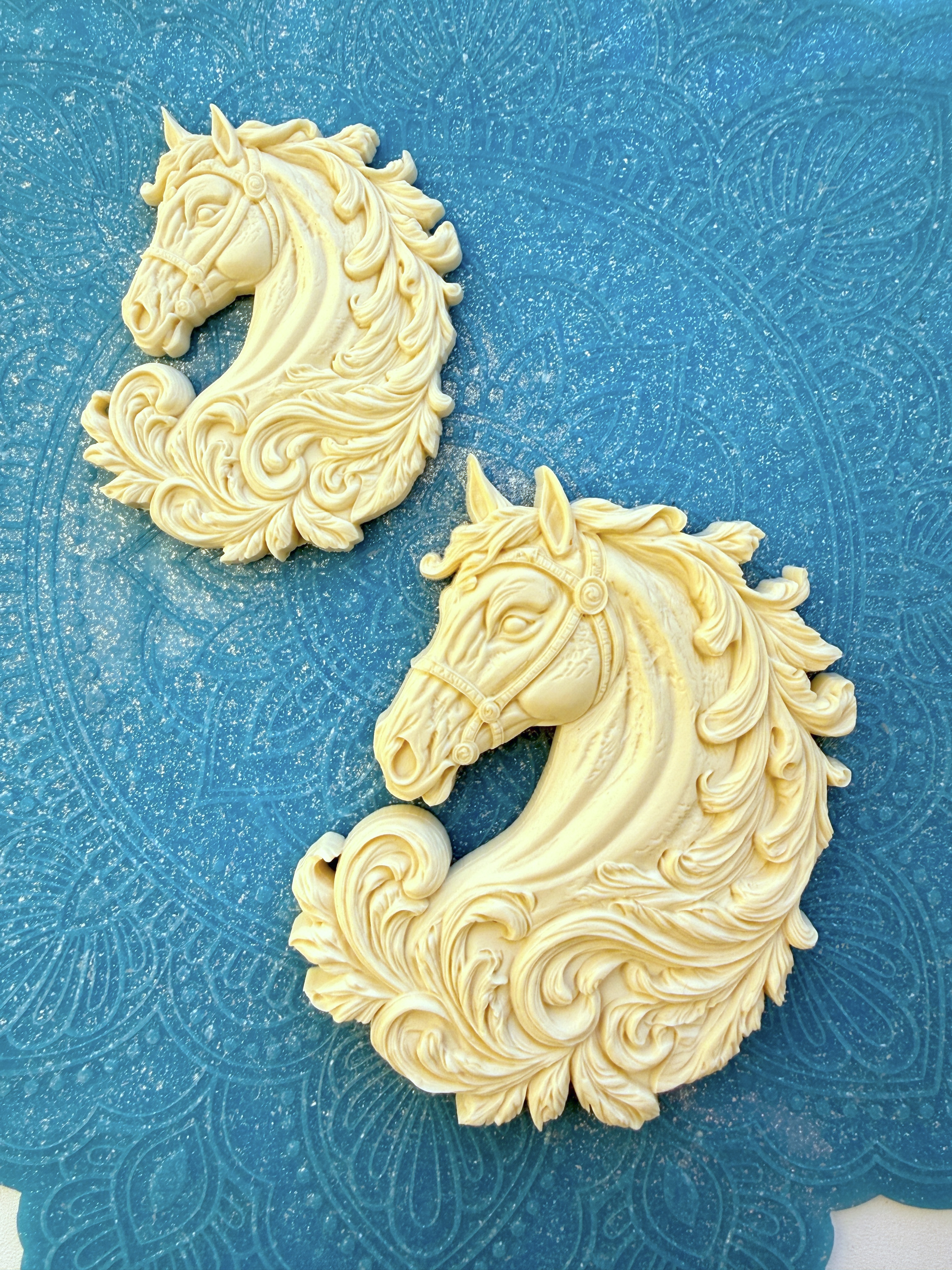 Молд "Лошадь в узорах" утолщенный (L)