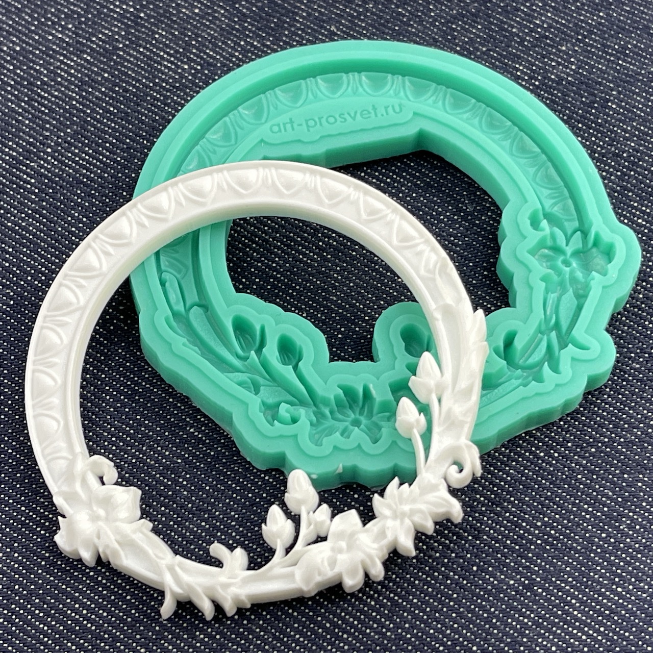 Молд рамка "Круглая с цветами" (M)