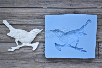 Молд большая птица на ветке